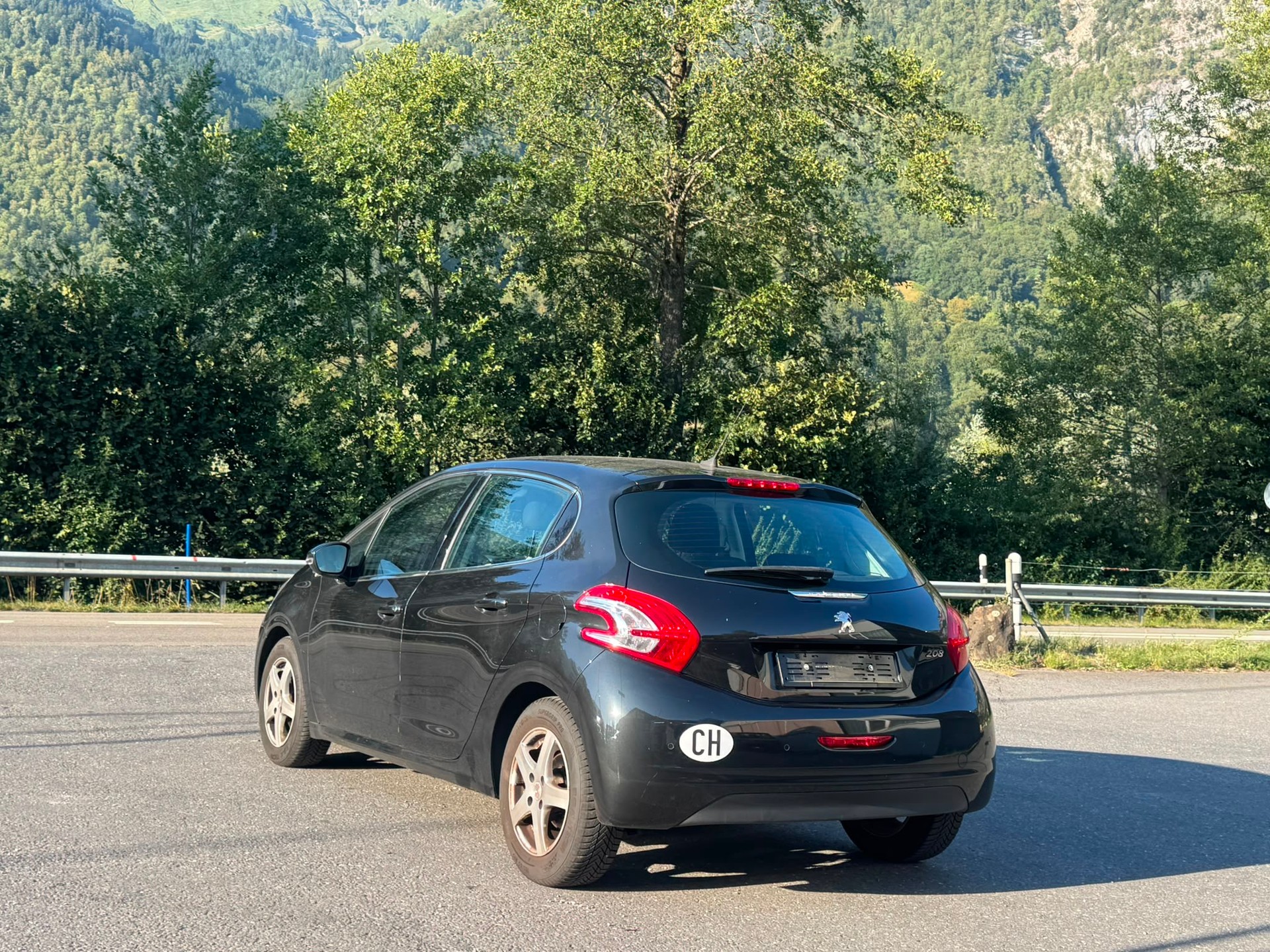 PEUGEOT 208 1.6 VTI Allure-image-15