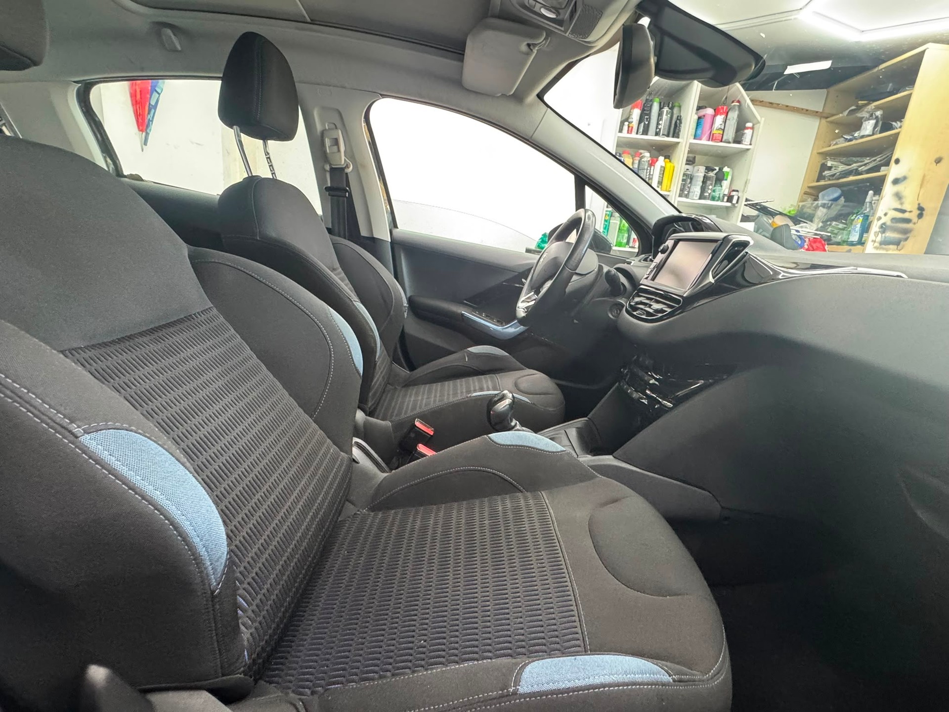 PEUGEOT 208 1.6 VTI Allure-image-6