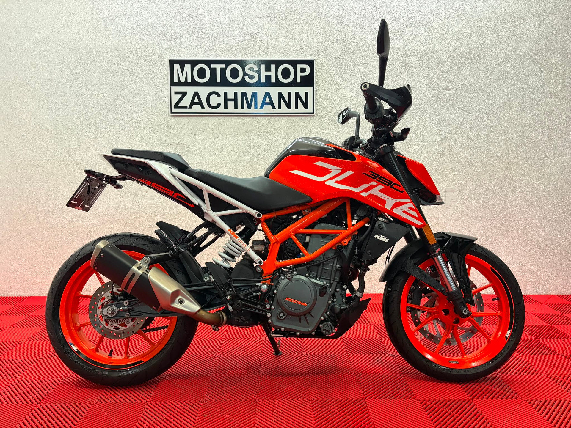 KTM 390 Duke-image-0