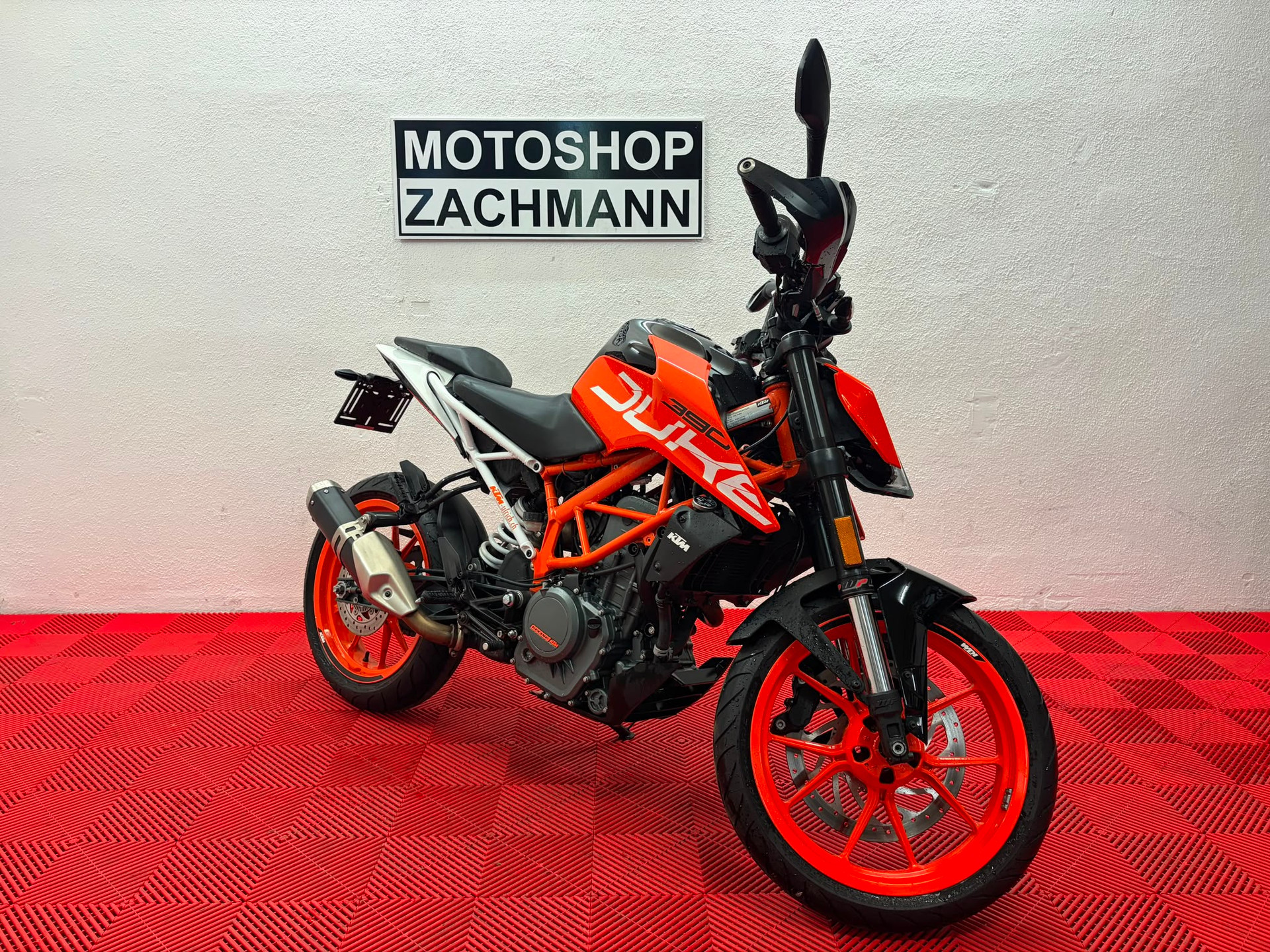 KTM 390 Duke-image-1