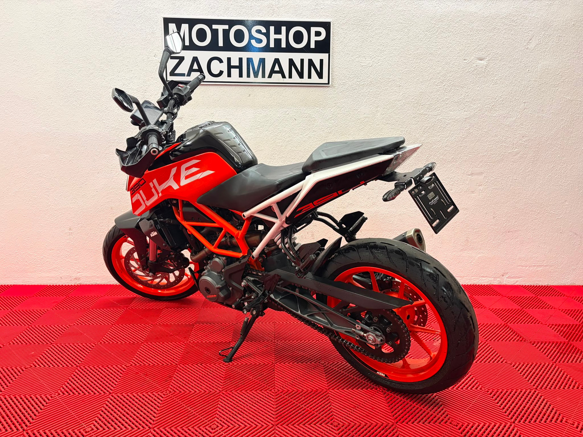 KTM 390 Duke-image-4