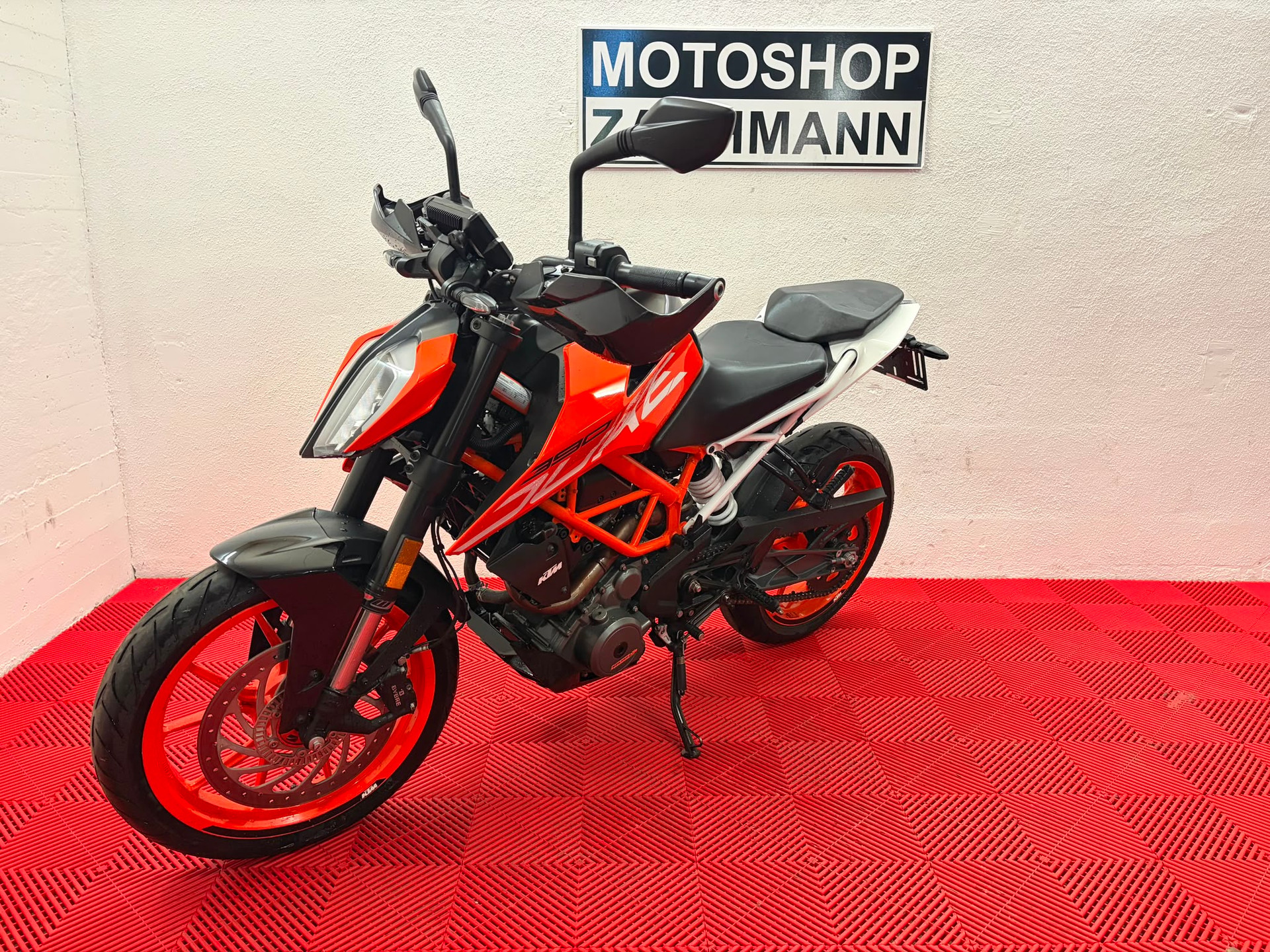 KTM 390 Duke-image-2