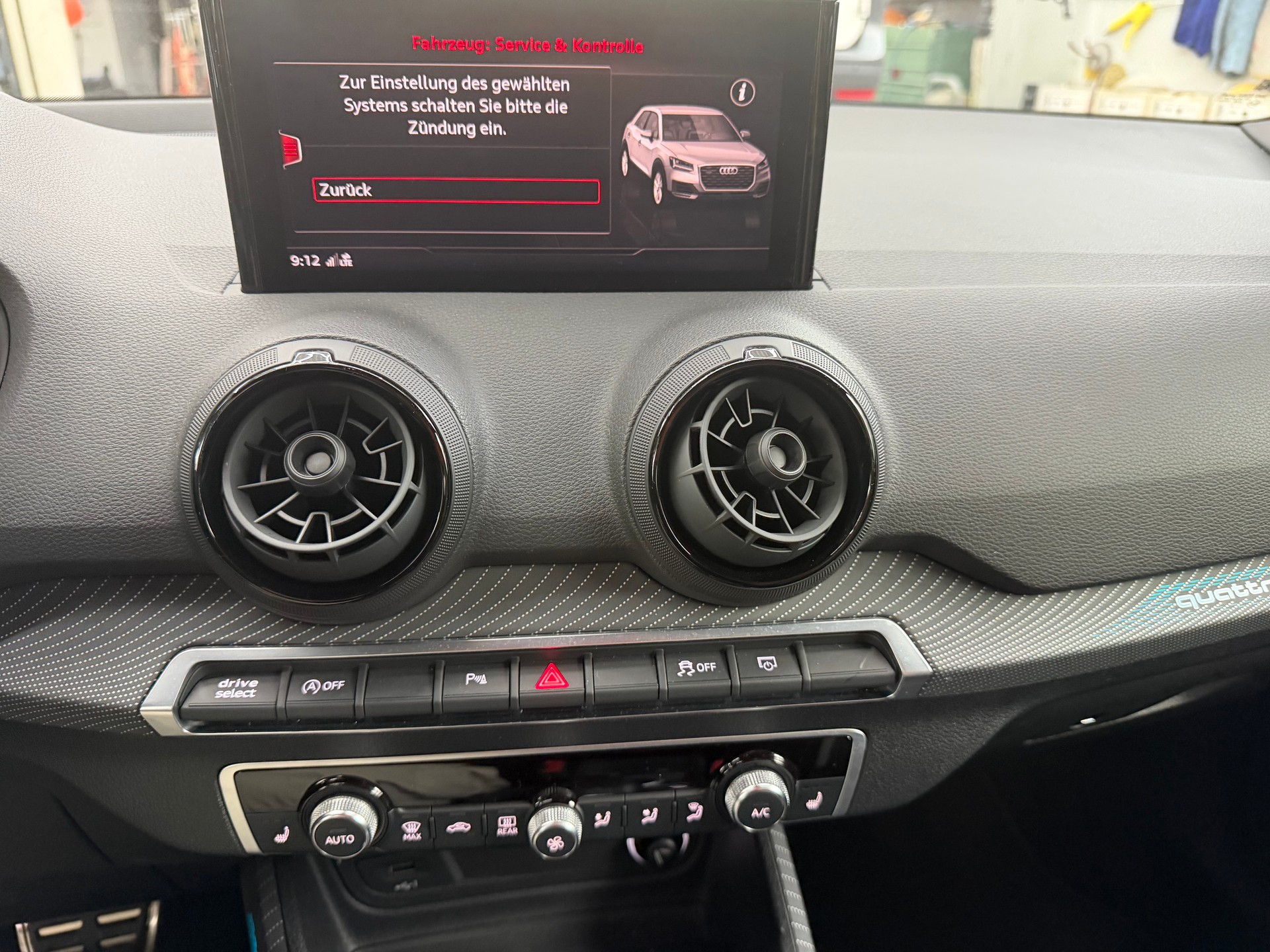 AUDI Q2 2.0 TFSI Edition#1quattro S-tronic-showroom-element-3