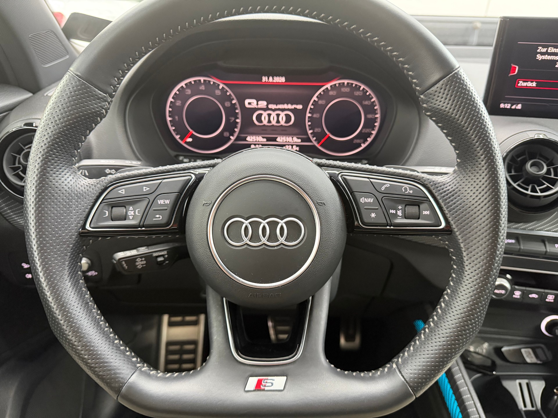 AUDI Q2 2.0 TFSI Edition#1quattro S-tronic-showroom-element-2