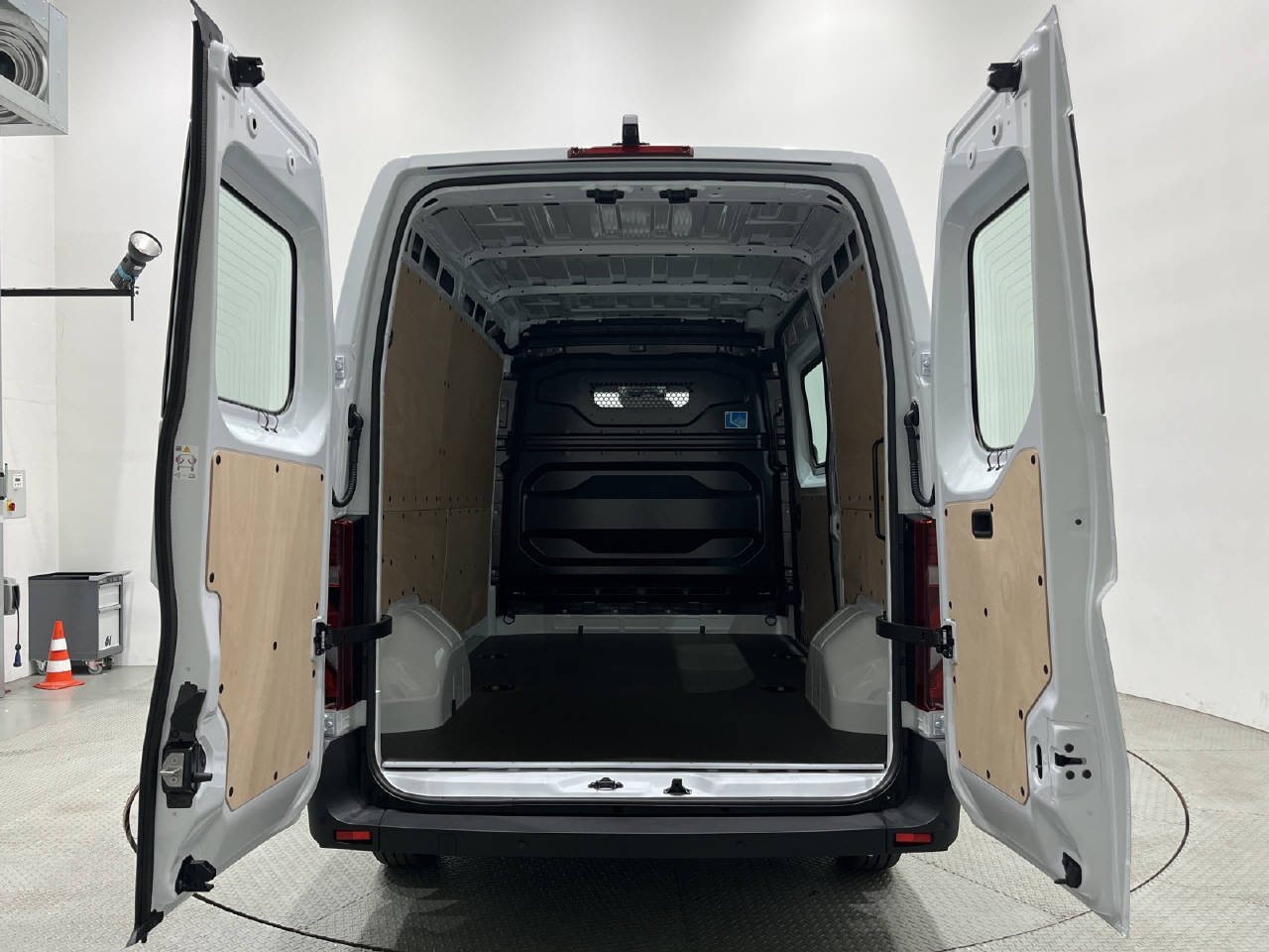RENAULT Master Kaw. 3.5 t L2H2 2.0 Blue dCi 150-image-17