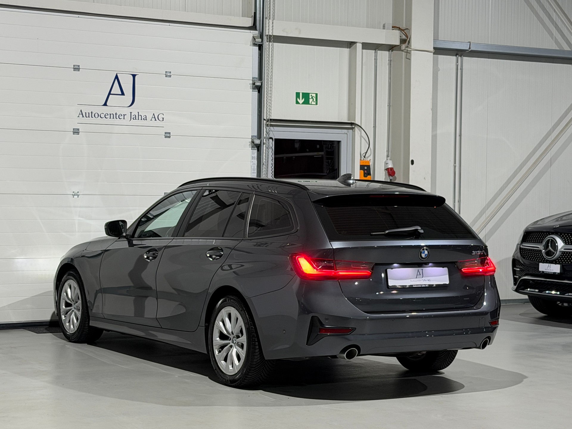 BMW 318d 48V Touring Steptronic (CH)-image-16