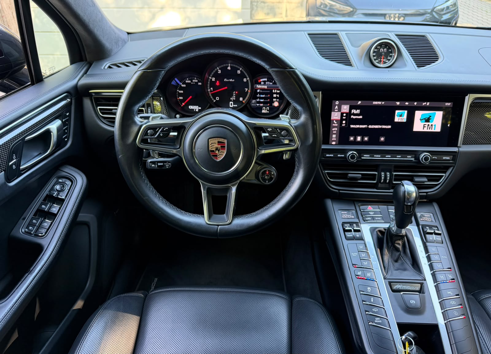 PORSCHE Macan Turbo PDK-image-23