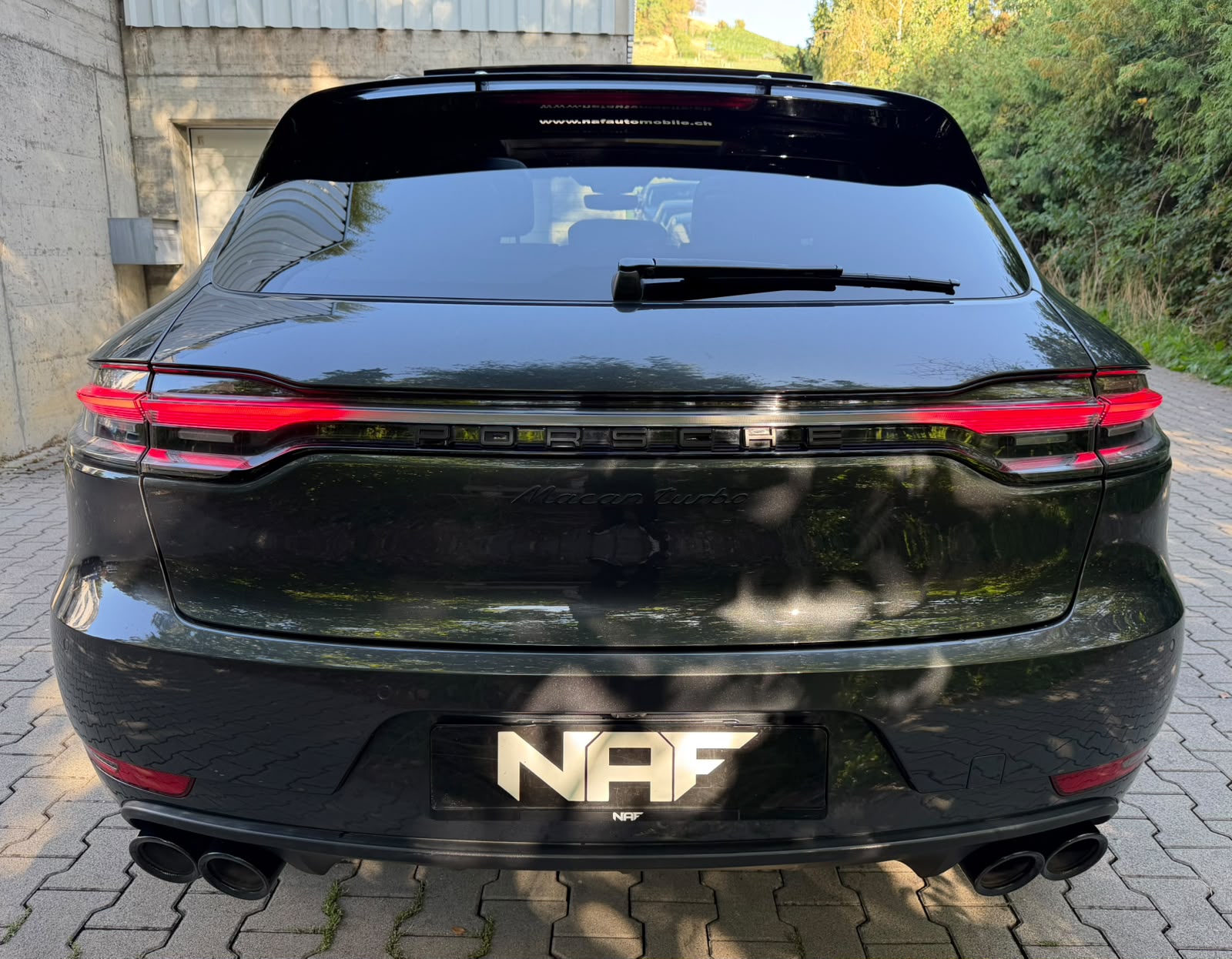 PORSCHE Macan Turbo PDK-showroom-element-3