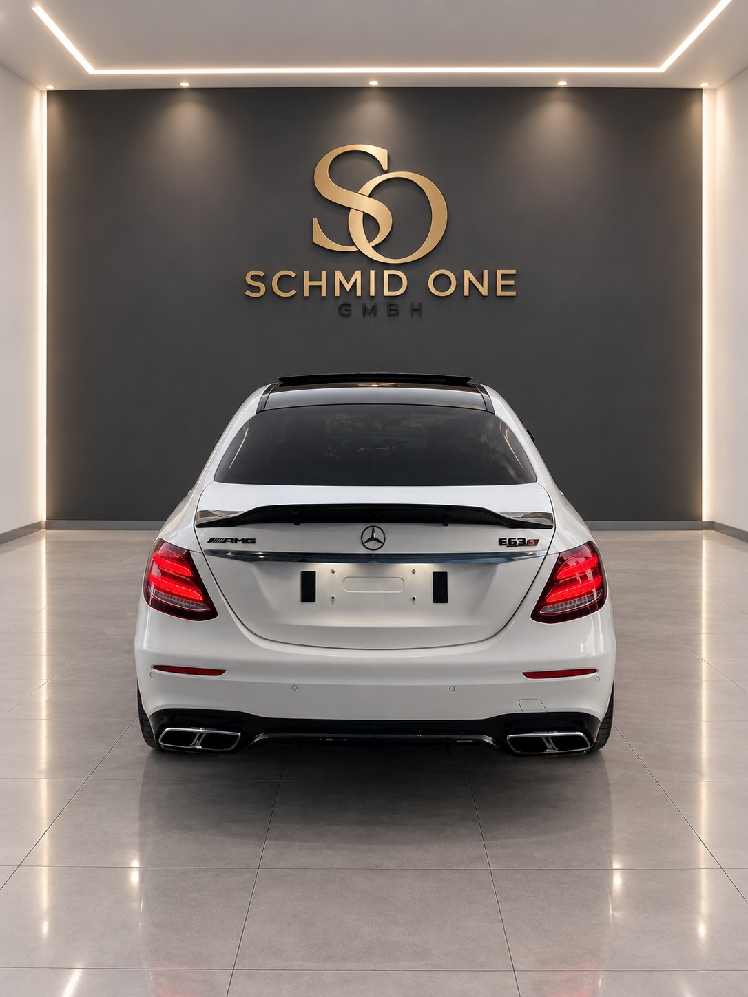 MERCEDES-BENZ E 63 AMG S 4 Matic 9G-Tronic-showroom-element-3