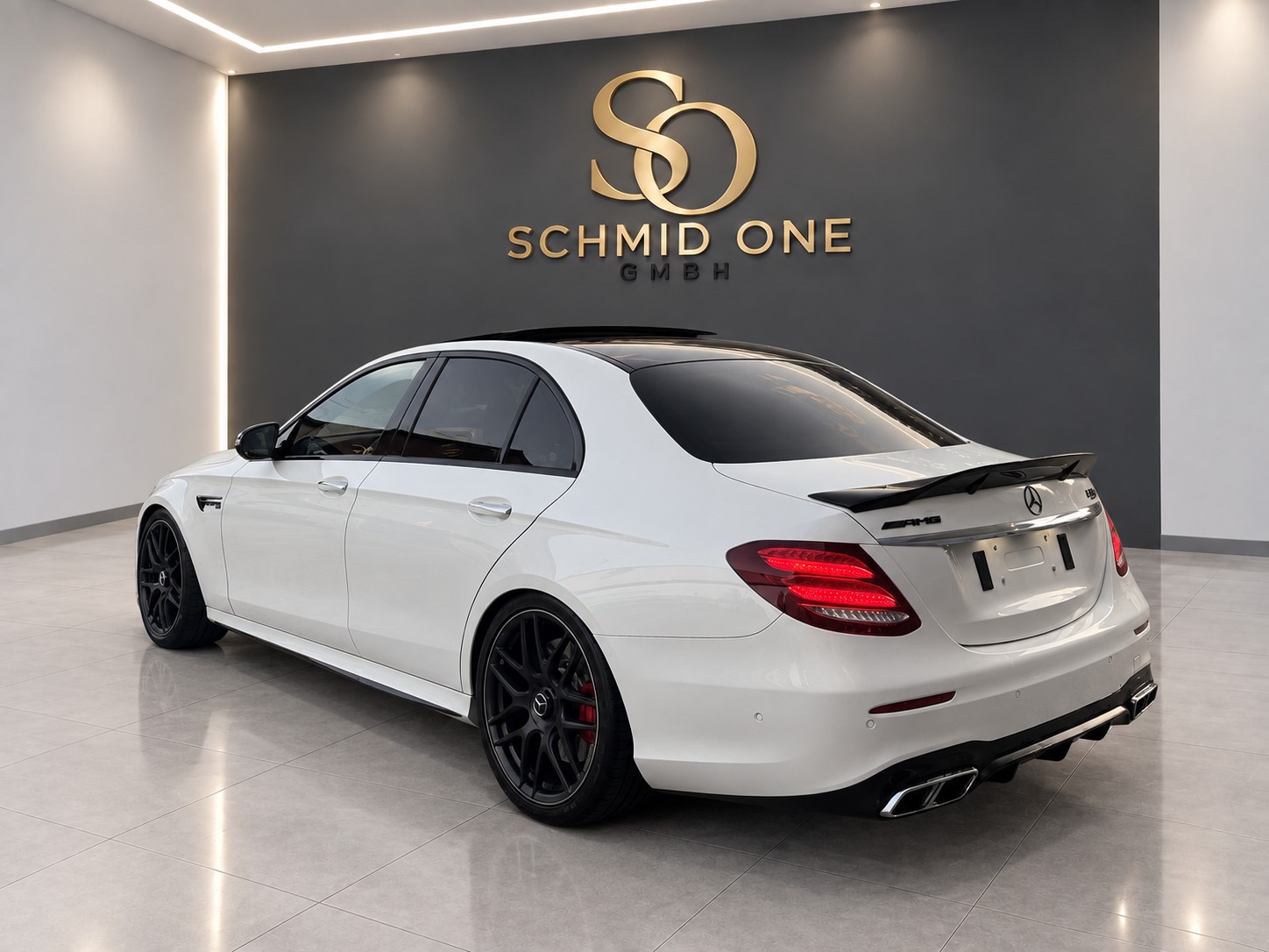 MERCEDES-BENZ E 63 AMG S 4 Matic 9G-Tronic-showroom-element-2