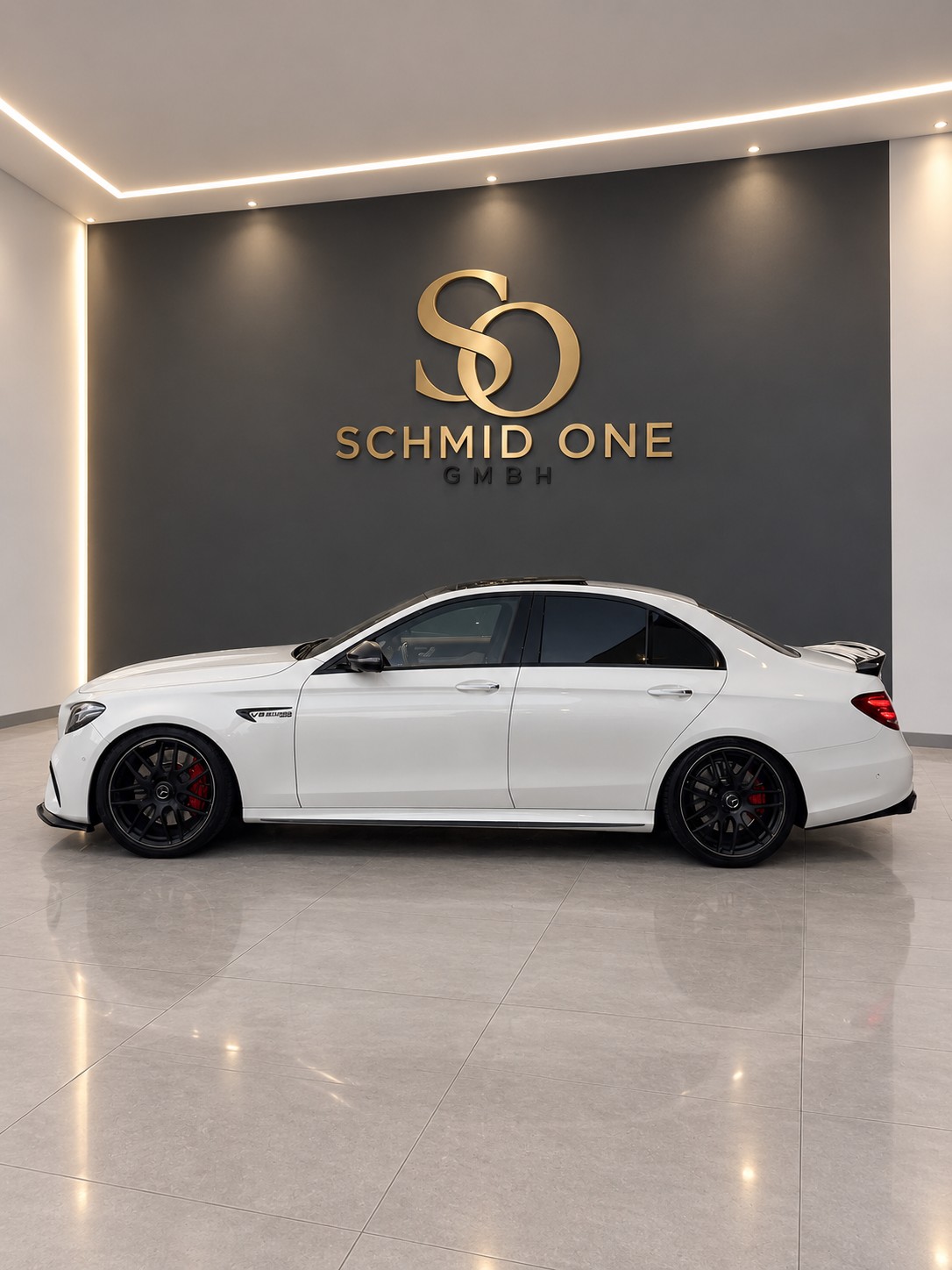 MERCEDES-BENZ E 63 AMG S 4 Matic 9G-Tronic-showroom-element-1