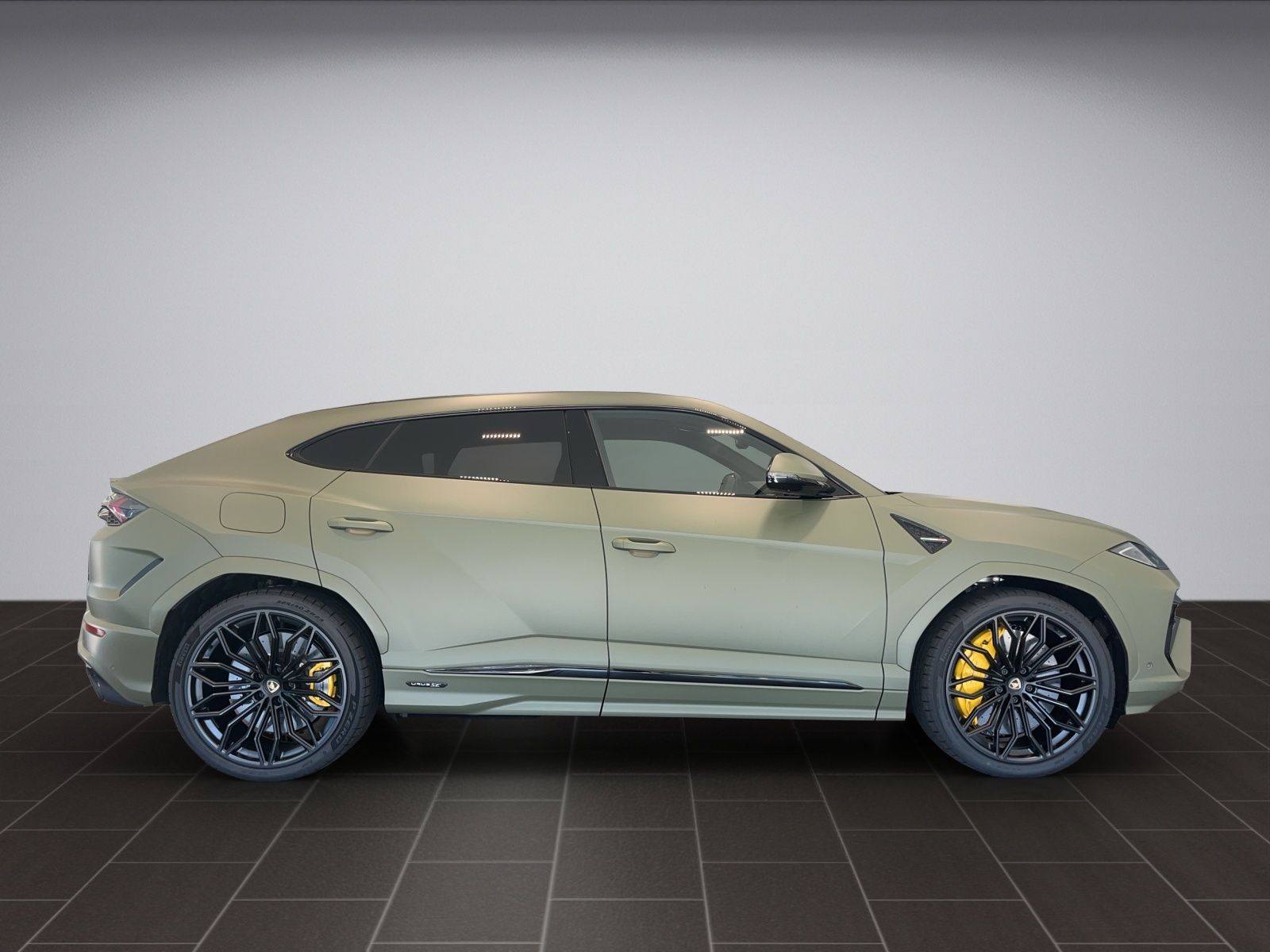 LAMBORGHINI Urus SE 26-showroom-element-1
