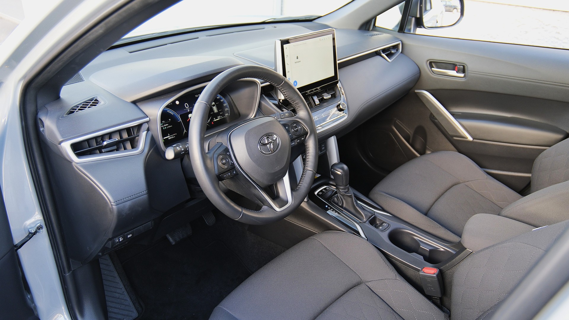 TOYOTA Corolla Cross 2.0 Trend e-CVT-showroom-element-2