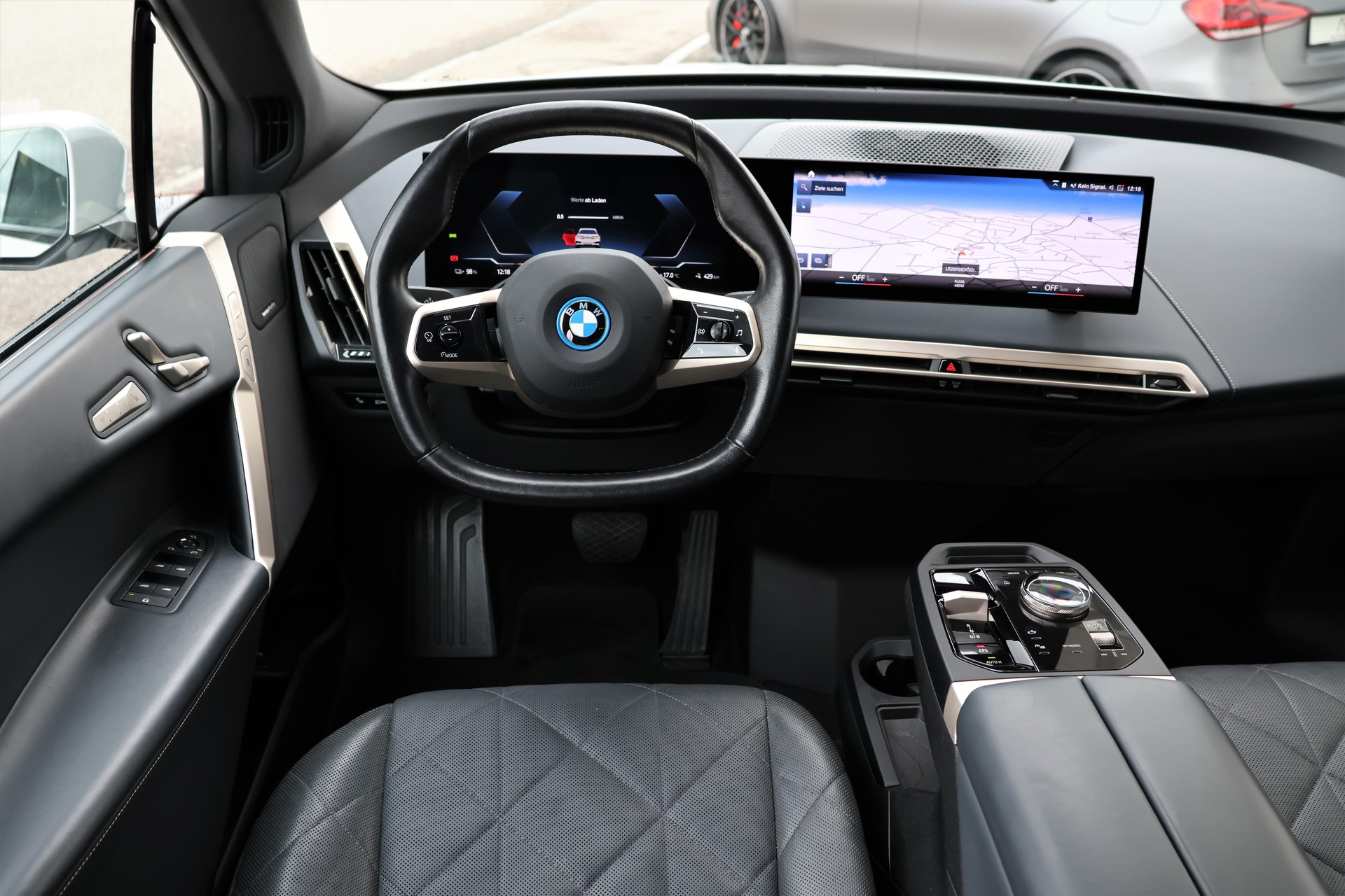 BMW iX xDrive40 (CH)-image-15