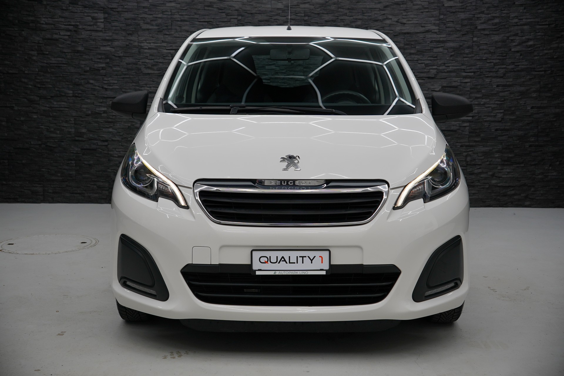 PEUGEOT 108 e-1.0 VTi Stop&Start Active Top-showroom-element-1