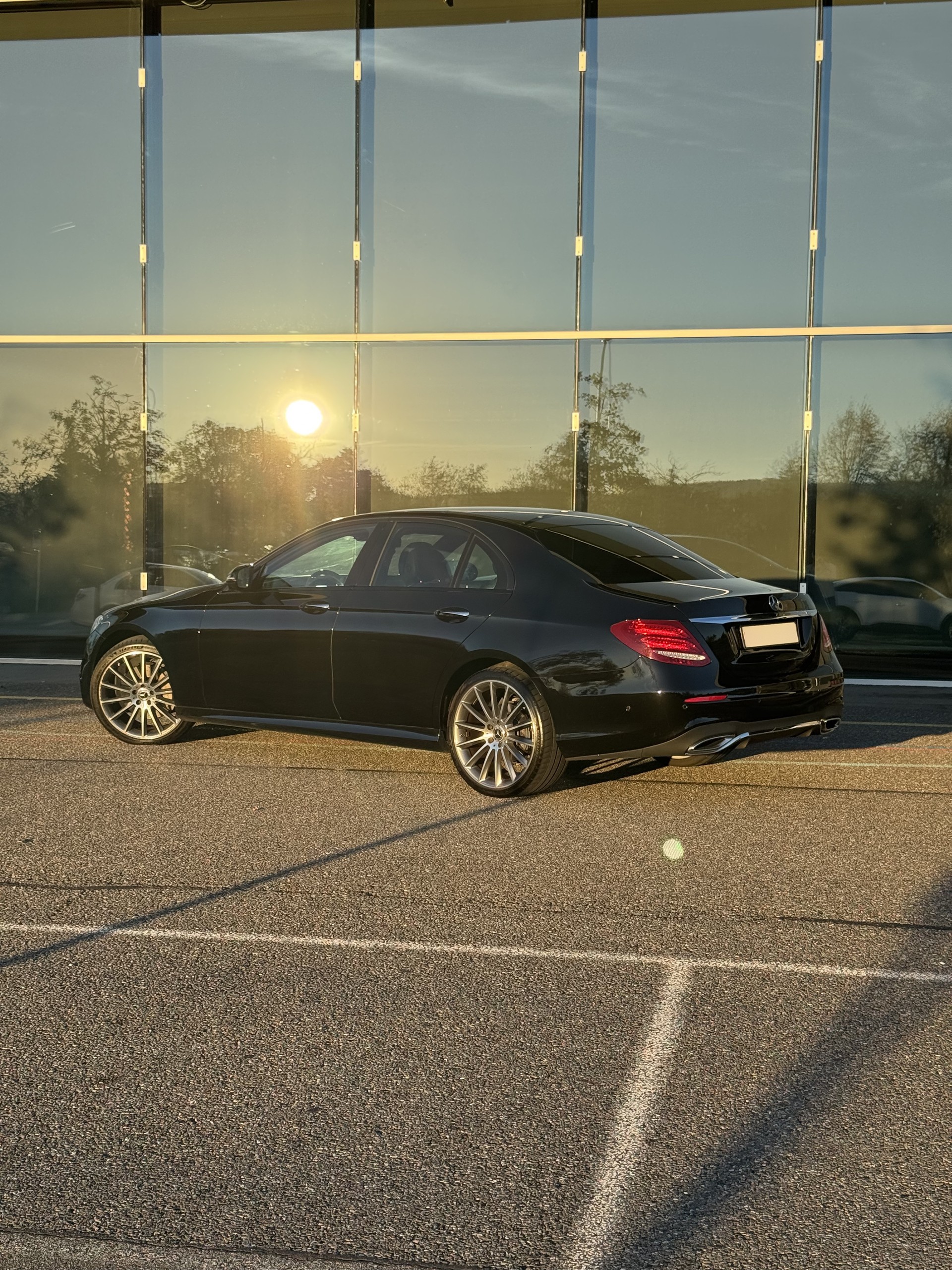 MERCEDES-BENZ E 220 d AMG Line 4matic 9G-Tronic-image-1