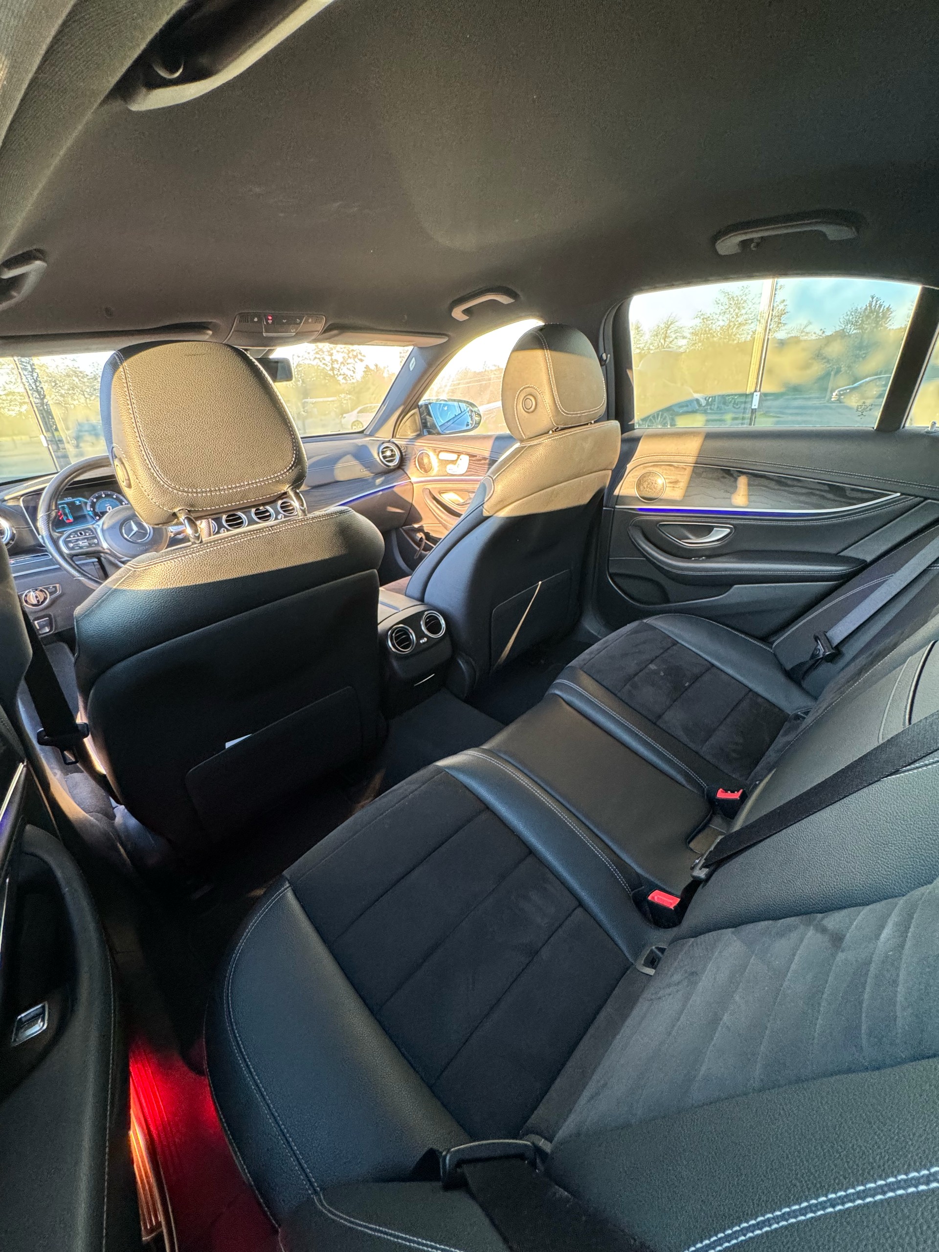 MERCEDES-BENZ E 220 d AMG Line 4matic 9G-Tronic-image-6
