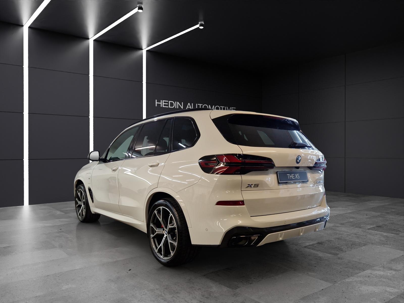 BMW X5 xDrive50e-showroom-element-2