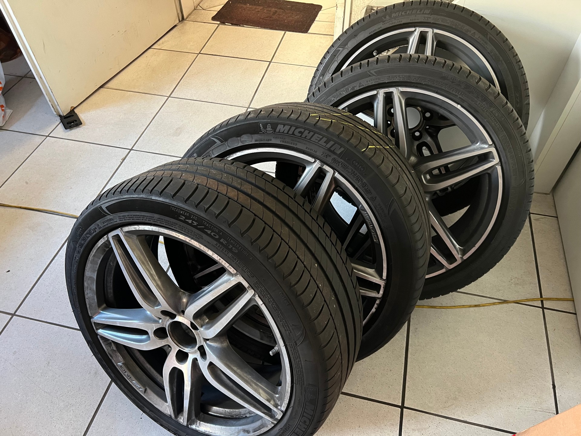 MERCEDES-BENZ E 400 Coupé AMG Line 4 Matic 9G-Tronic-image-18