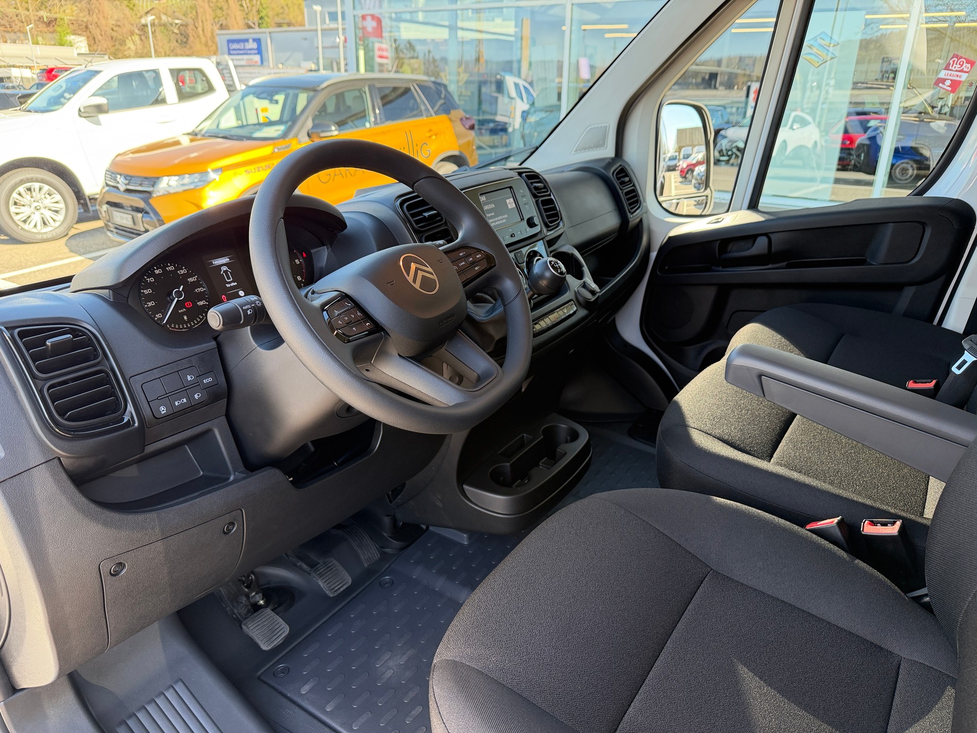 CITROEN Jumper 35 2.2 BlueHDi 140 L2H2 270° 2xAirbag Spurhalteassistent, Aut. Notbremssystem, AHK, Best Ausstattun! Alle Grösse an Lager-image-9