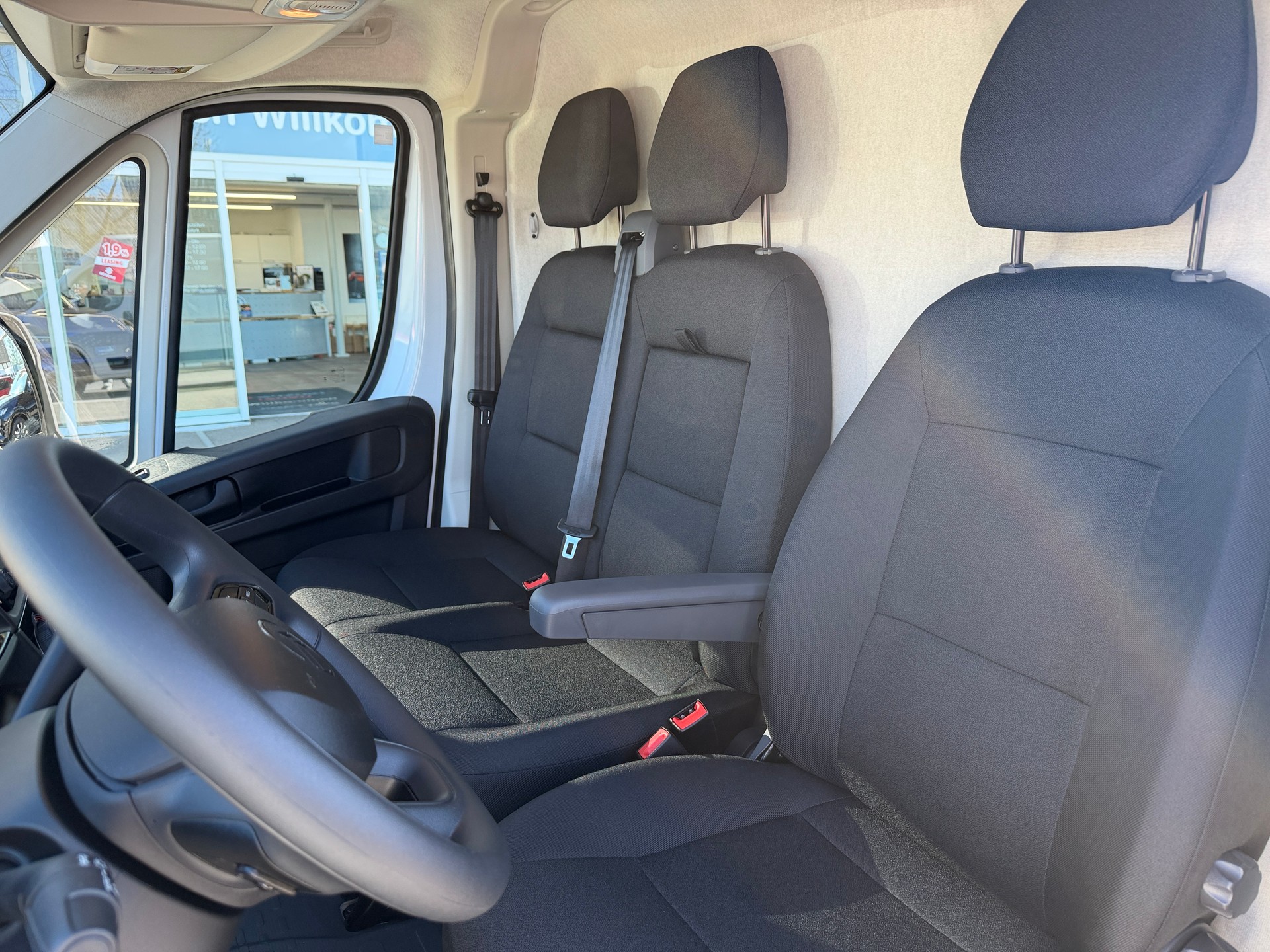 CITROEN Jumper 35 2.2 BlueHDi 140 L2H2 270° 2xAirbag Spurhalteassistent, Aut. Notbremssystem, AHK, Best Ausstattun! Alle Grösse an Lager-image-10