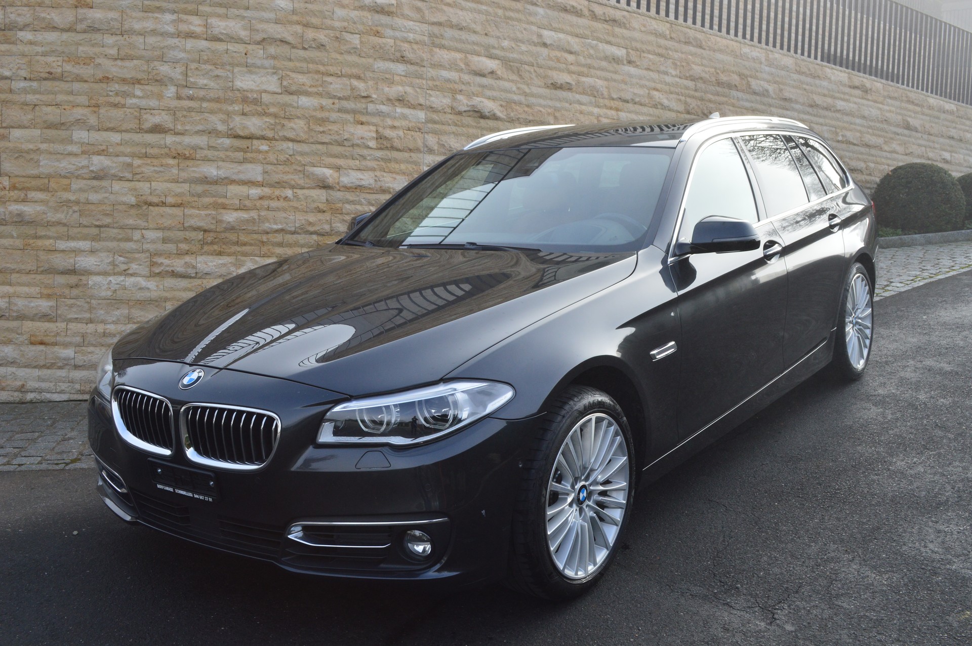 BMW 535d Touring xDrive Luxury Line Steptronic-image-1