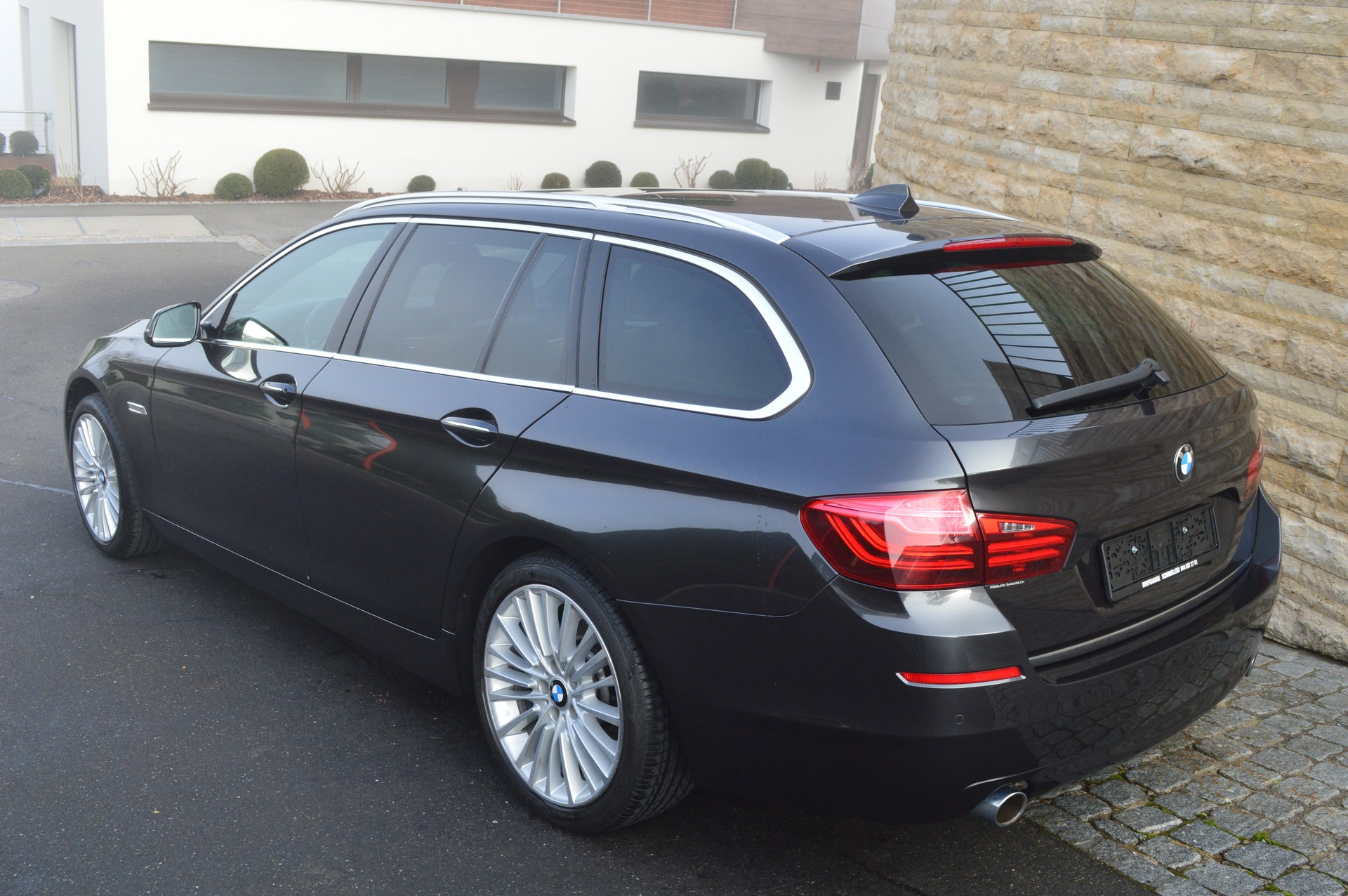BMW 535d Touring xDrive Luxury Line Steptronic-image-3