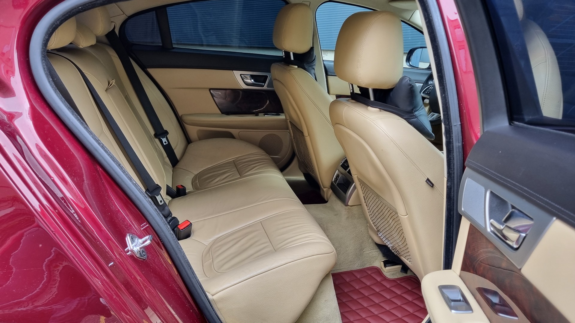 JAGUAR XF 2.2d-image-8