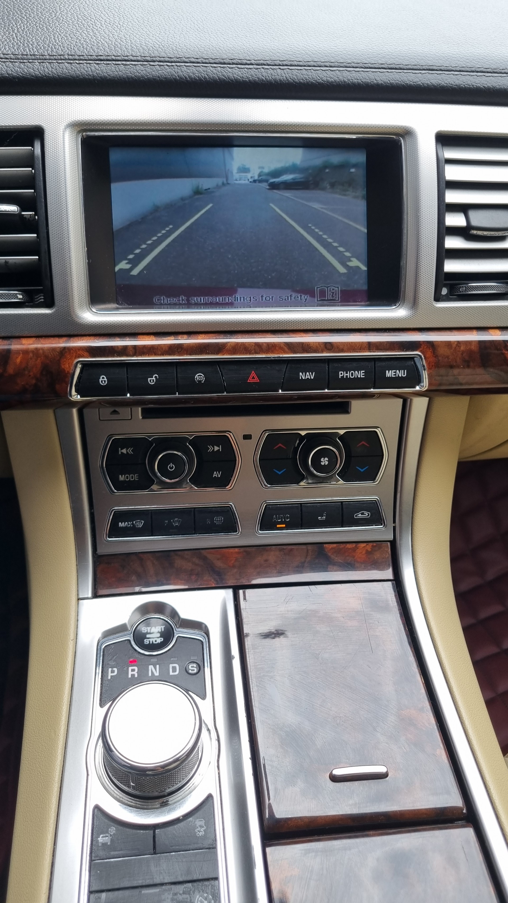 JAGUAR XF 2.2d-image-11