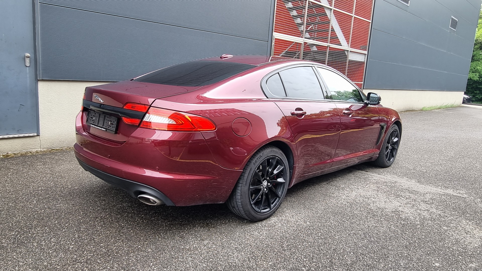 JAGUAR XF 2.2d-image-2