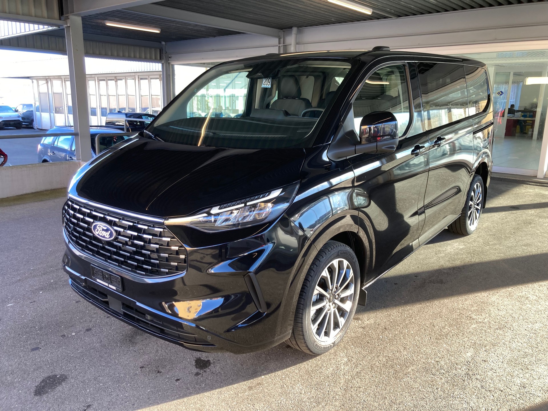 FORD Tourneo Bus 320 L1H1 TitaniumX Automat 4x4