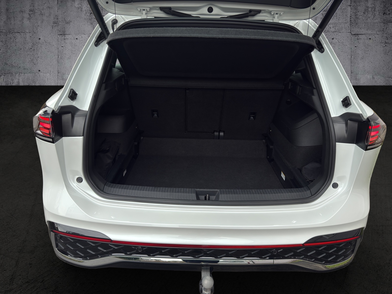 VW Tiguan 2.0 TDI SCR R-Line 4Motion DSG *CH-Fahrzeug*-image-9