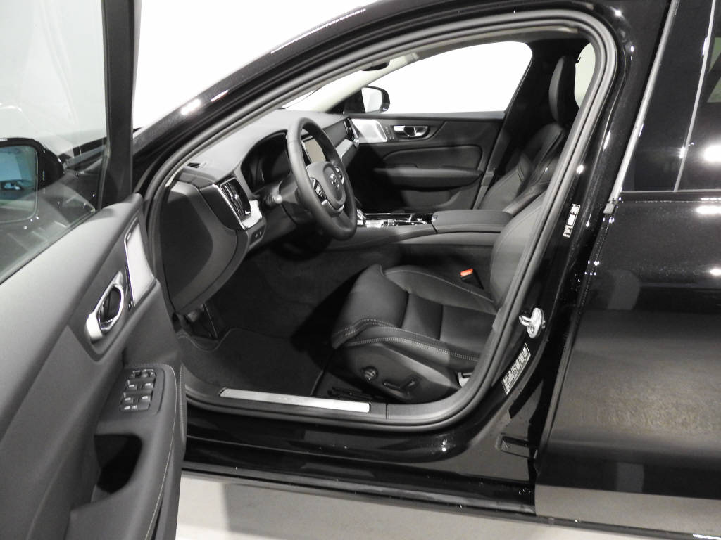 VOLVO V60 2.0 T6 TE Ultra Dark eAWD-image-8