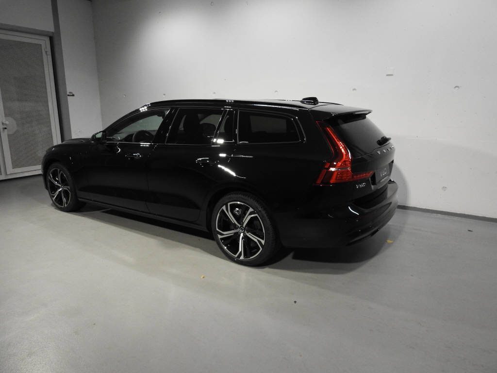 VOLVO V60 2.0 T6 TE Ultra Dark eAWD-showroom-element-3