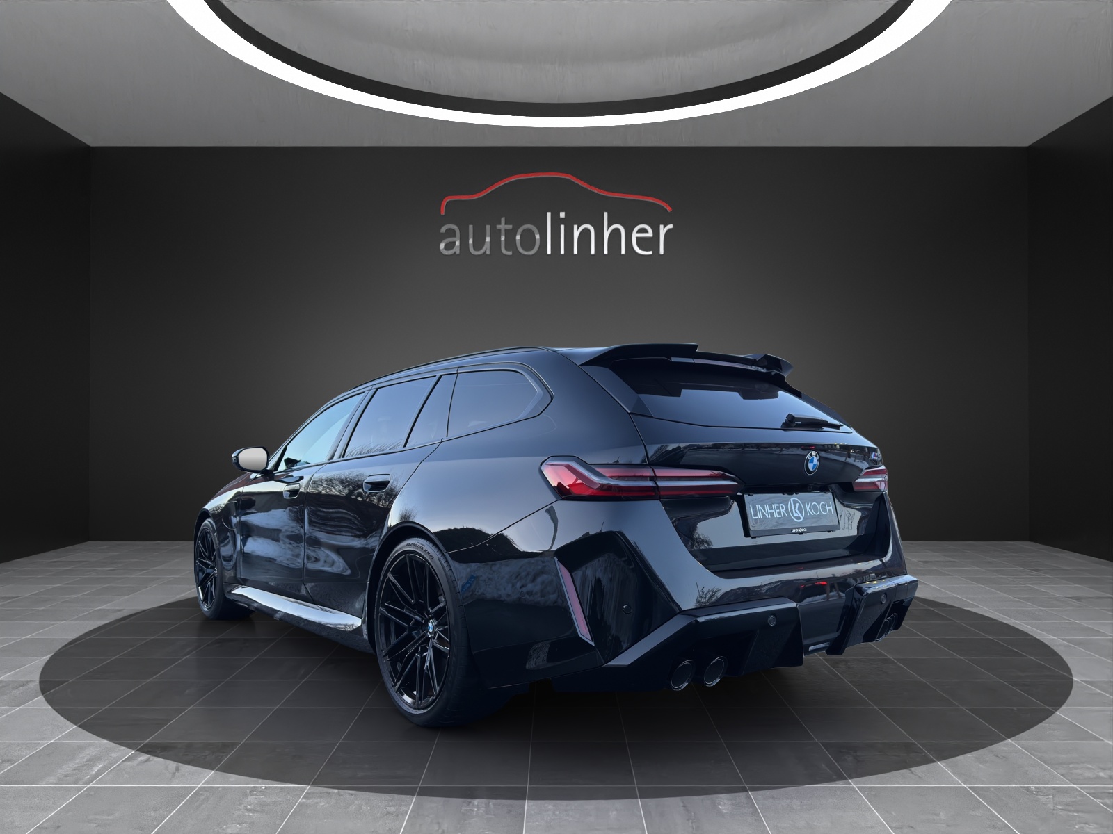 BMW M5 xDrive Touring-showroom-element-2