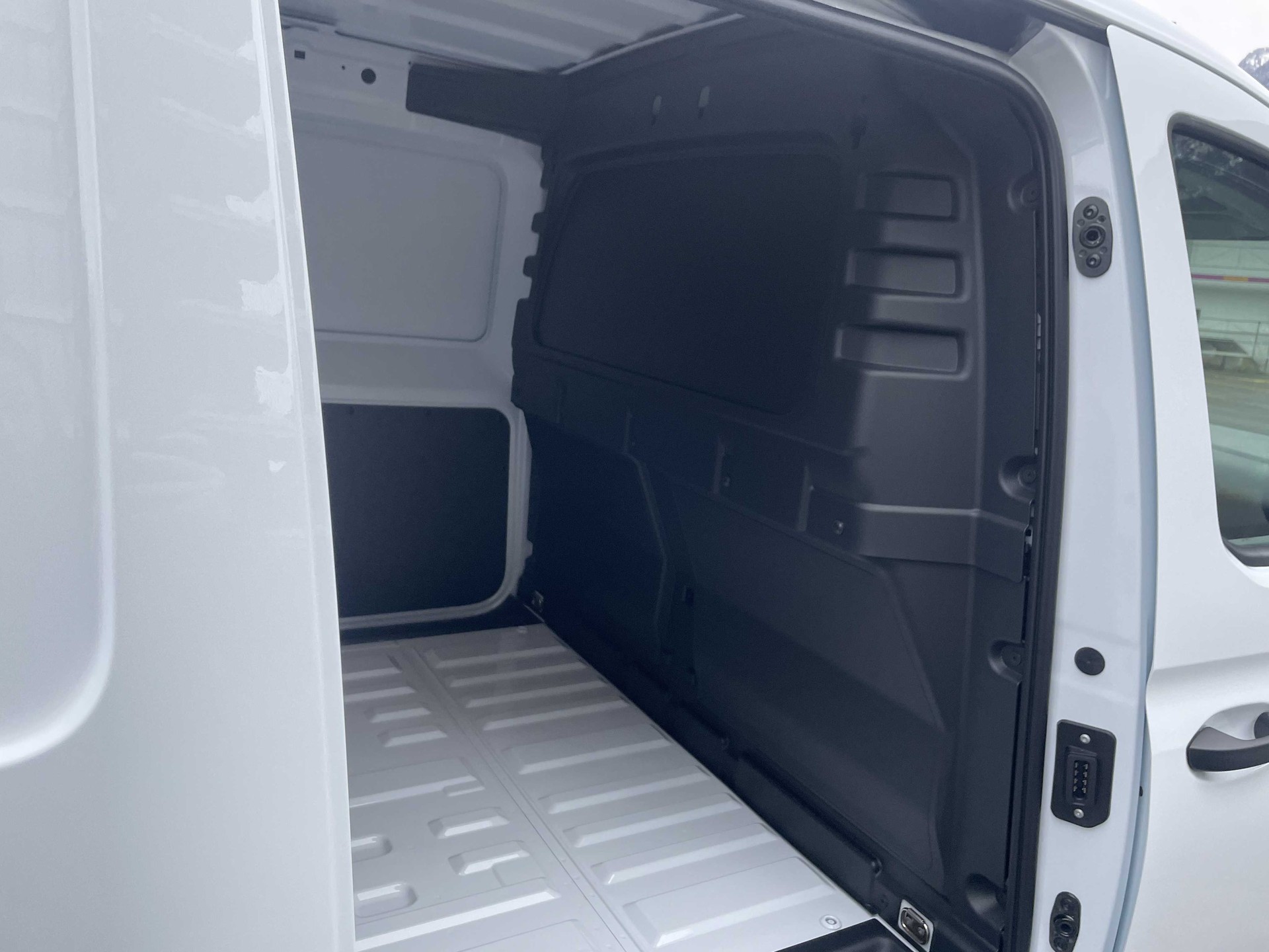 FORD Grand Transit Connect Kastenwagen 2.0 EcoBlue 122PS Trend 4x4-image-23