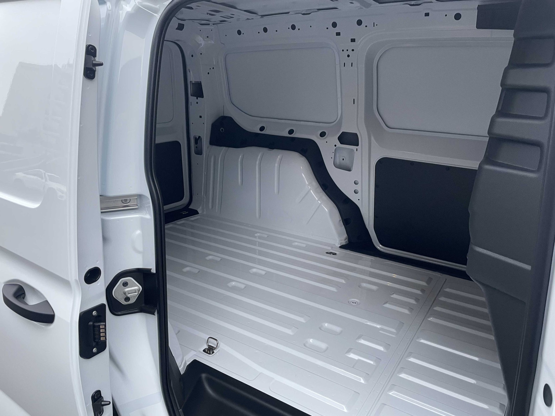FORD Grand Transit Connect Kastenwagen 2.0 EcoBlue 122PS Trend 4x4-image-26