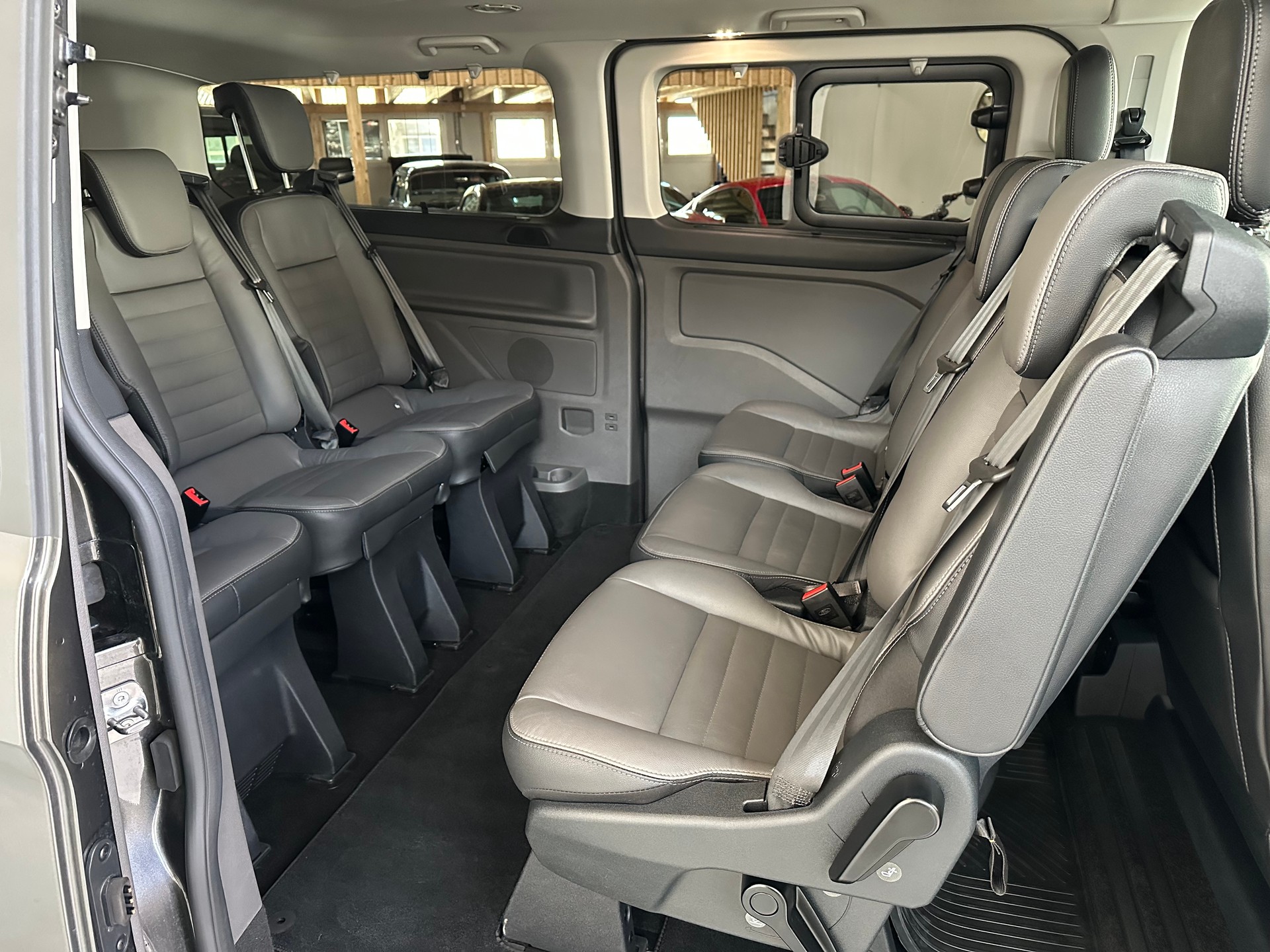FORD Tourneo Custom 320 L2H1 Titanium X A-image-6