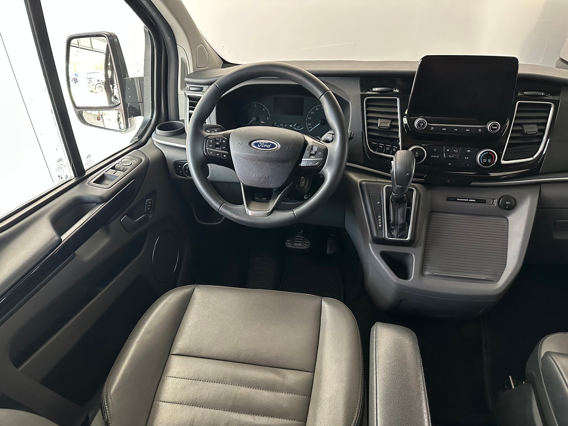 FORD Tourneo Custom 320 L2H1 Titanium X A-image-9