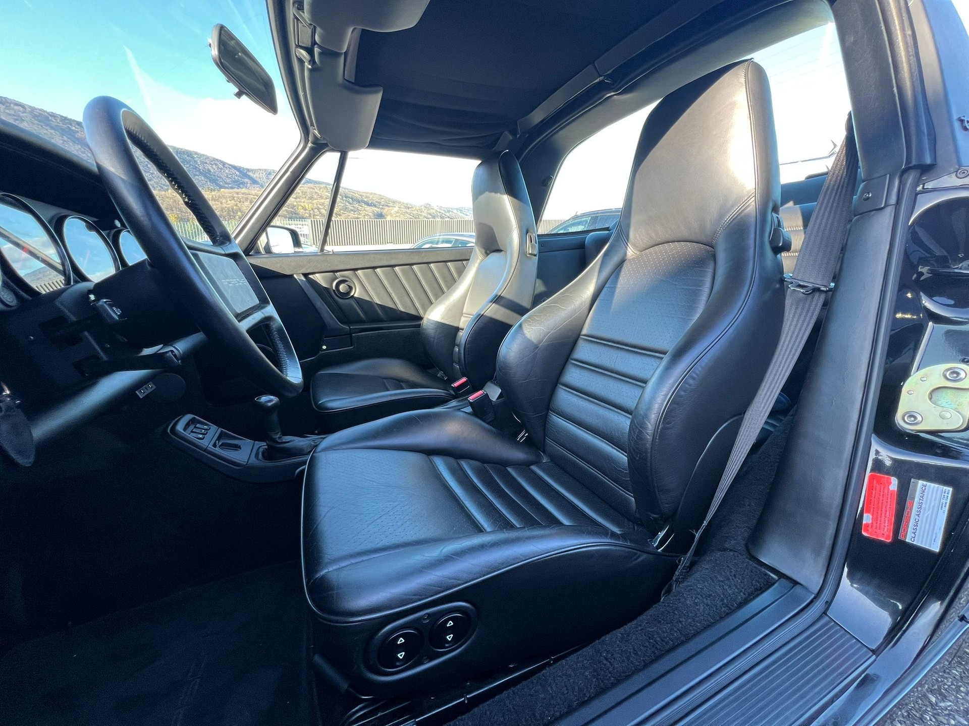 PORSCHE 911 Carrera 2 Targa-image-8