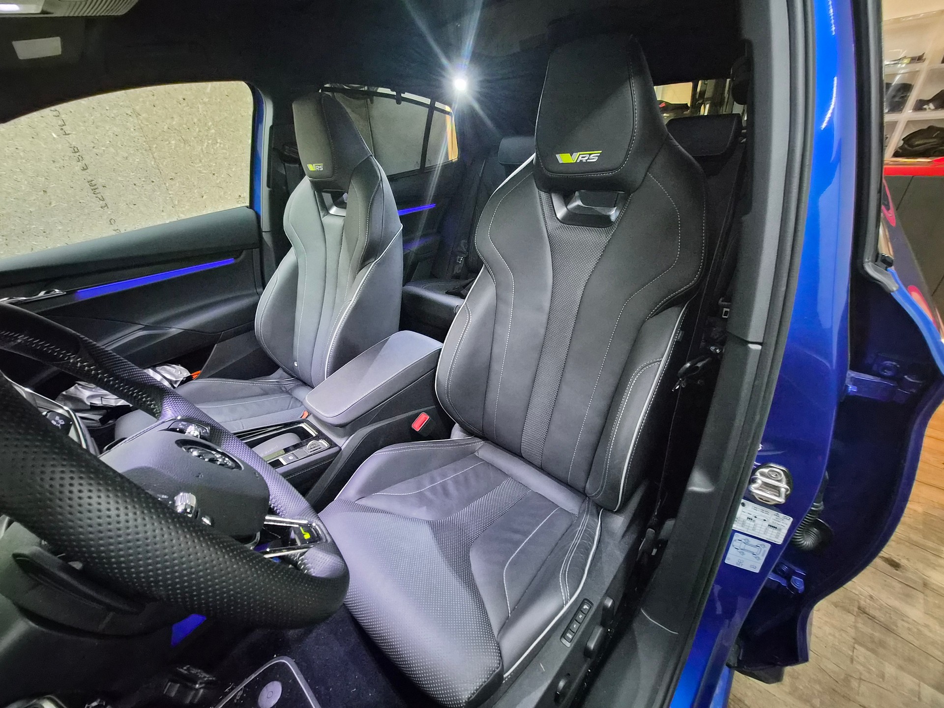 SKODA Enyaq Coupé RS iV 80 4x4-image-5