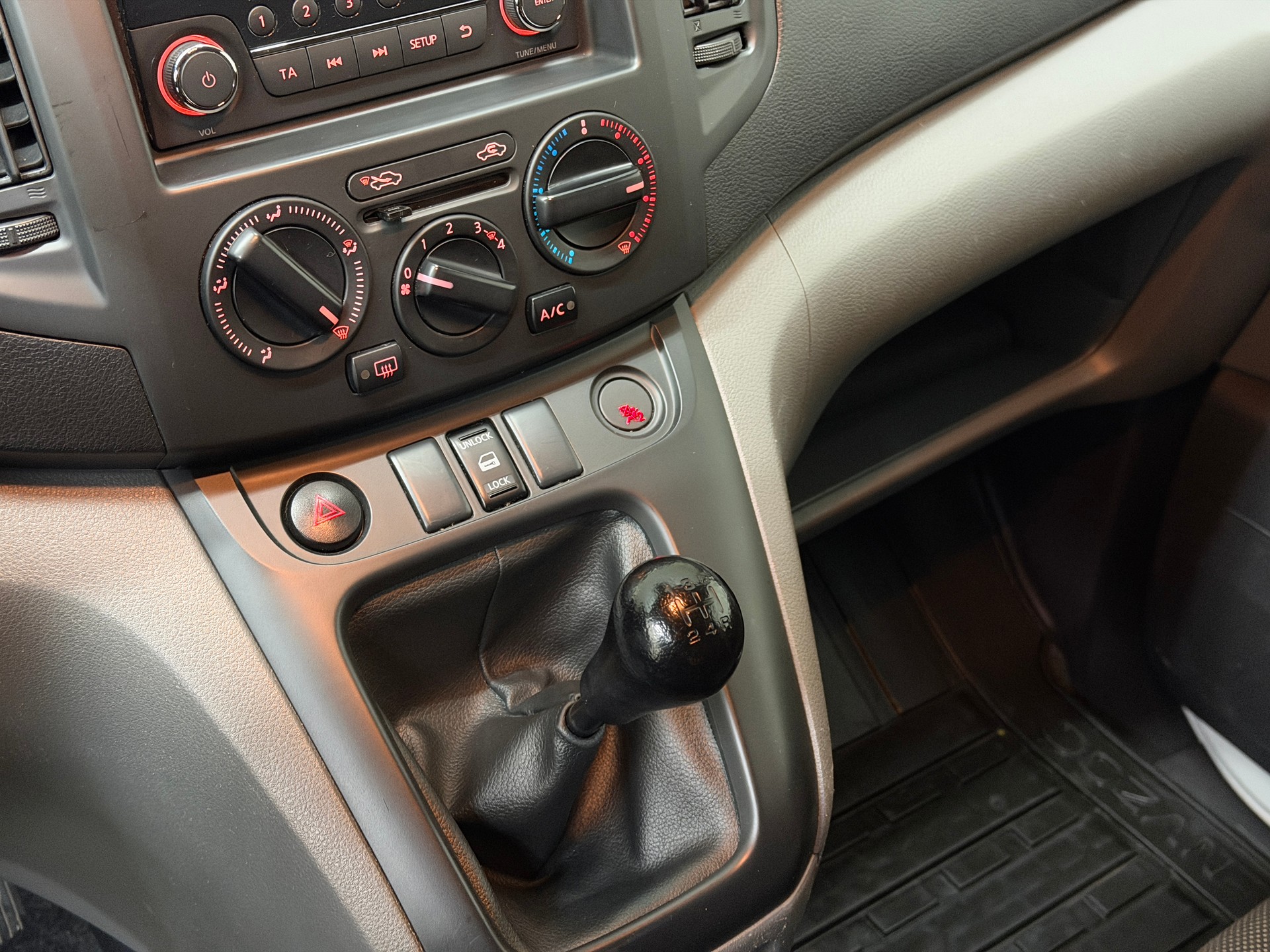 NISSAN NV200 1.5 dCi 90 Pro Euro 6-image-9