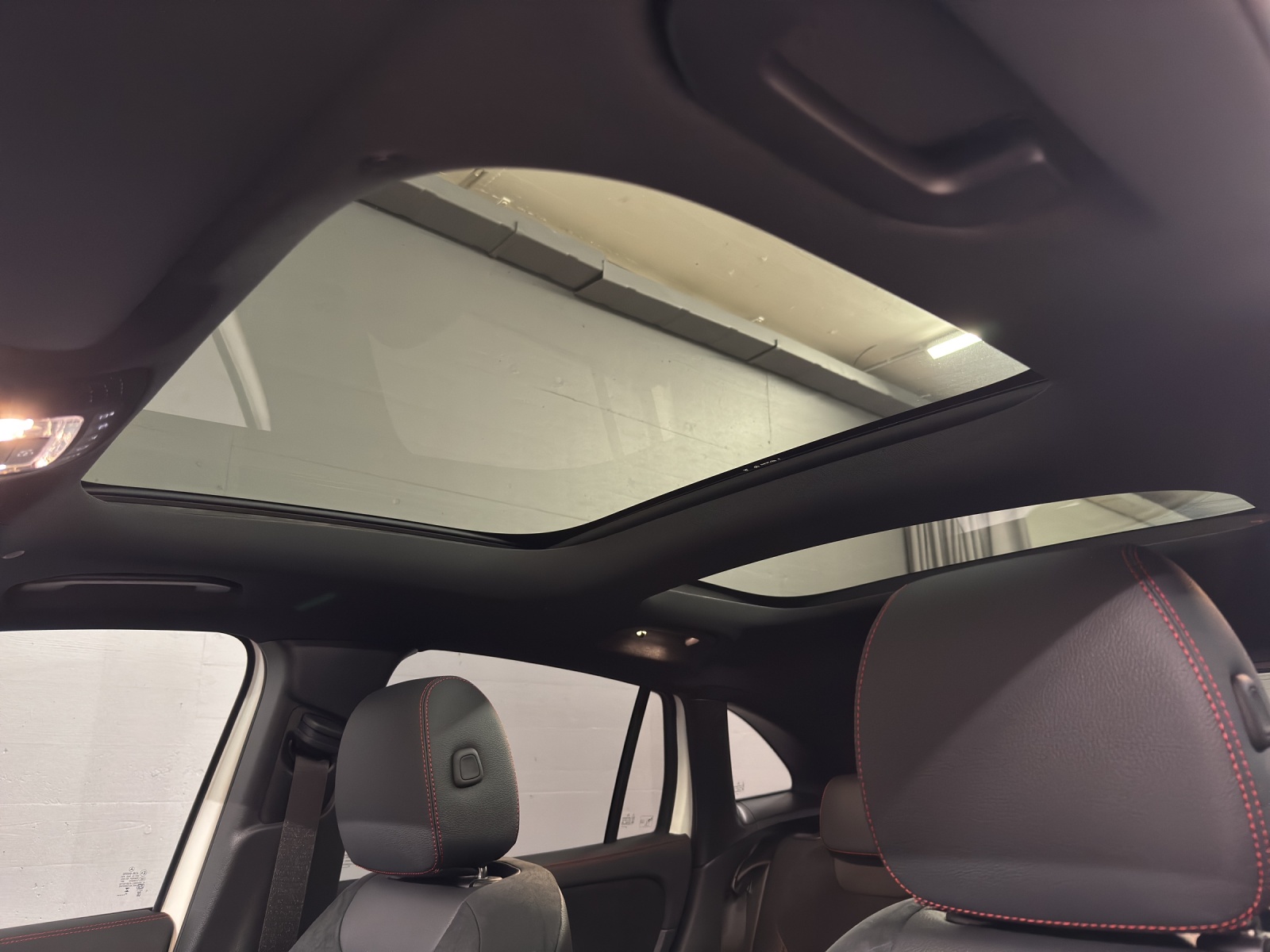 MERCEDES-BENZ GLA 250 e AMG Line EQ Hybrid Technology-image-15