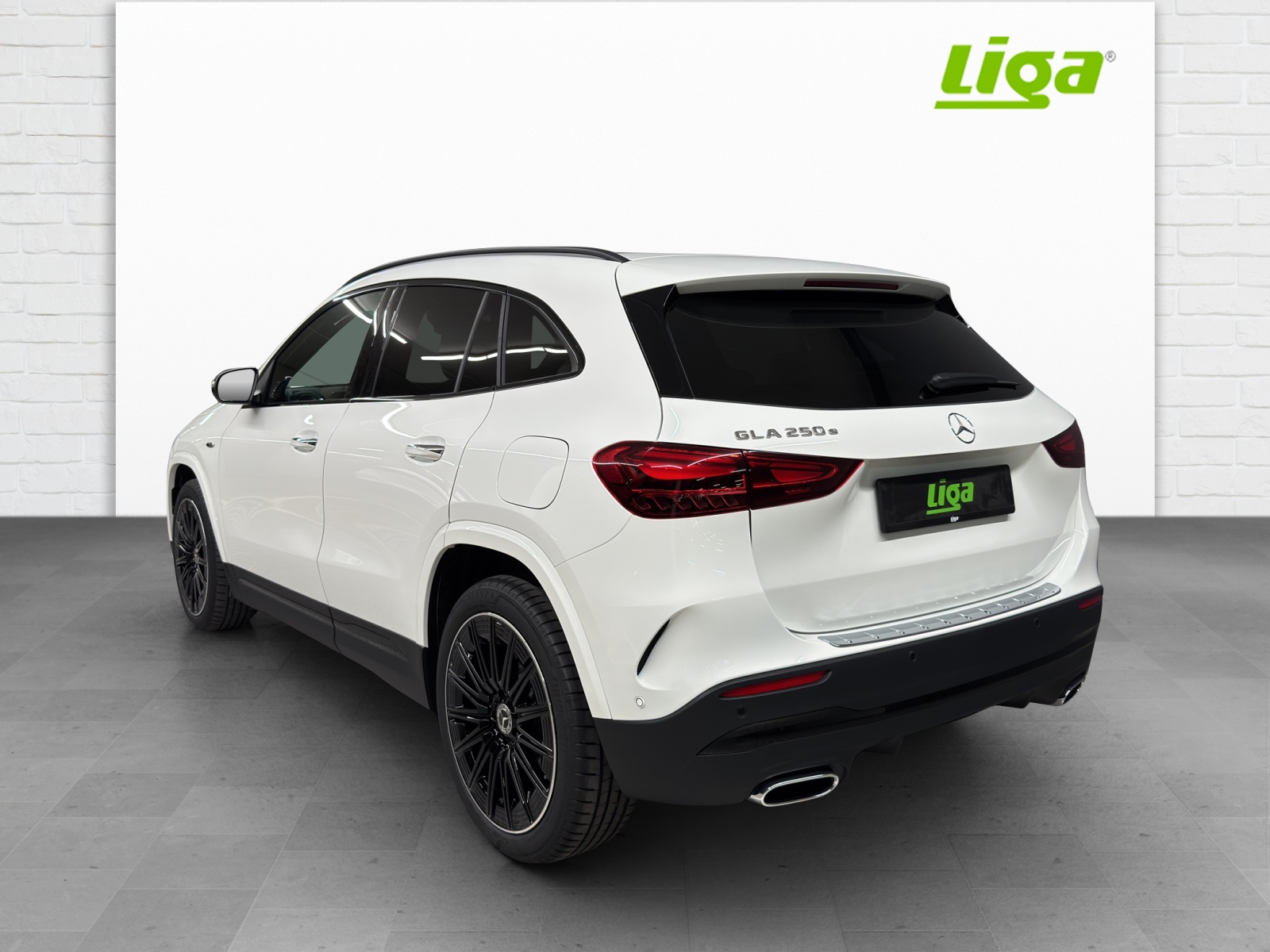 MERCEDES-BENZ GLA 250 e AMG Line EQ Hybrid Technology-showroom-element-3