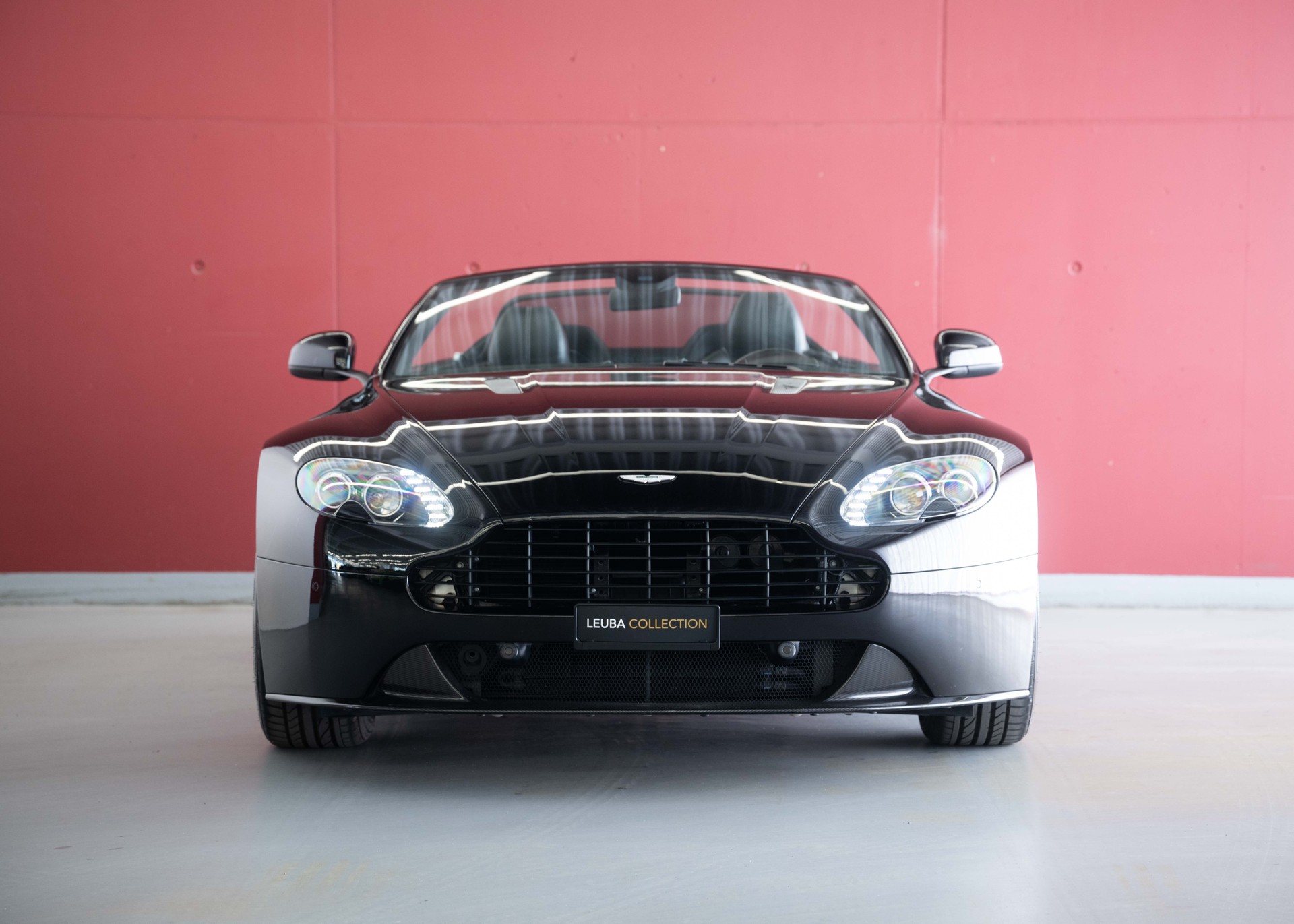 ASTON MARTIN V8 Vantage 4.7 S Roadster SP10 (Limited Edition 1/384, Swiss car, beautiful condition, full Aston history) - RERSERVED !-showroom-element-2