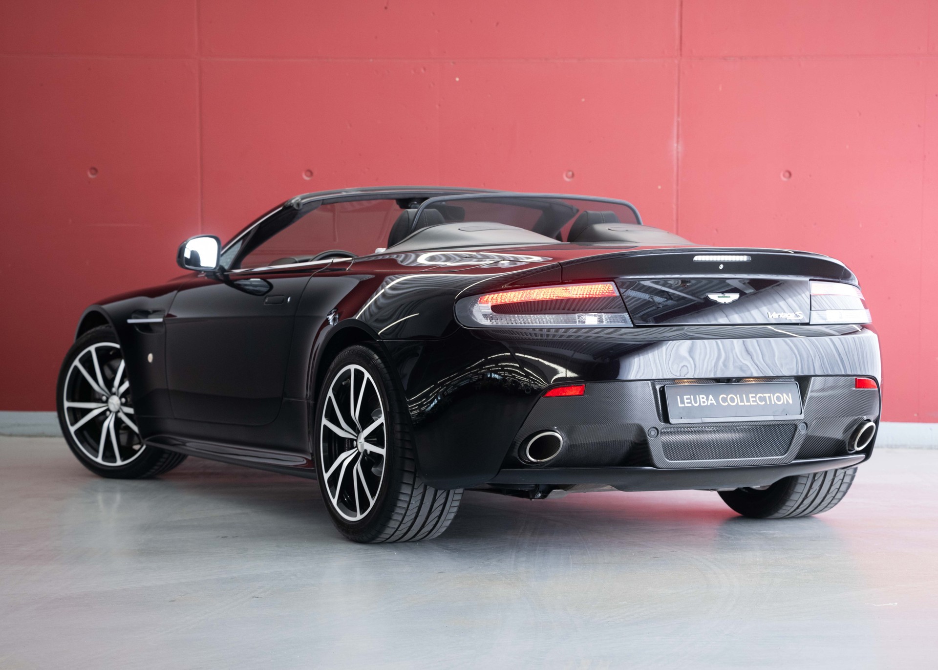 ASTON MARTIN V8 Vantage 4.7 S Roadster SP10 (Limited Edition 1/384, Swiss car, beautiful condition, full Aston history) - RERSERVED !-showroom-element-1