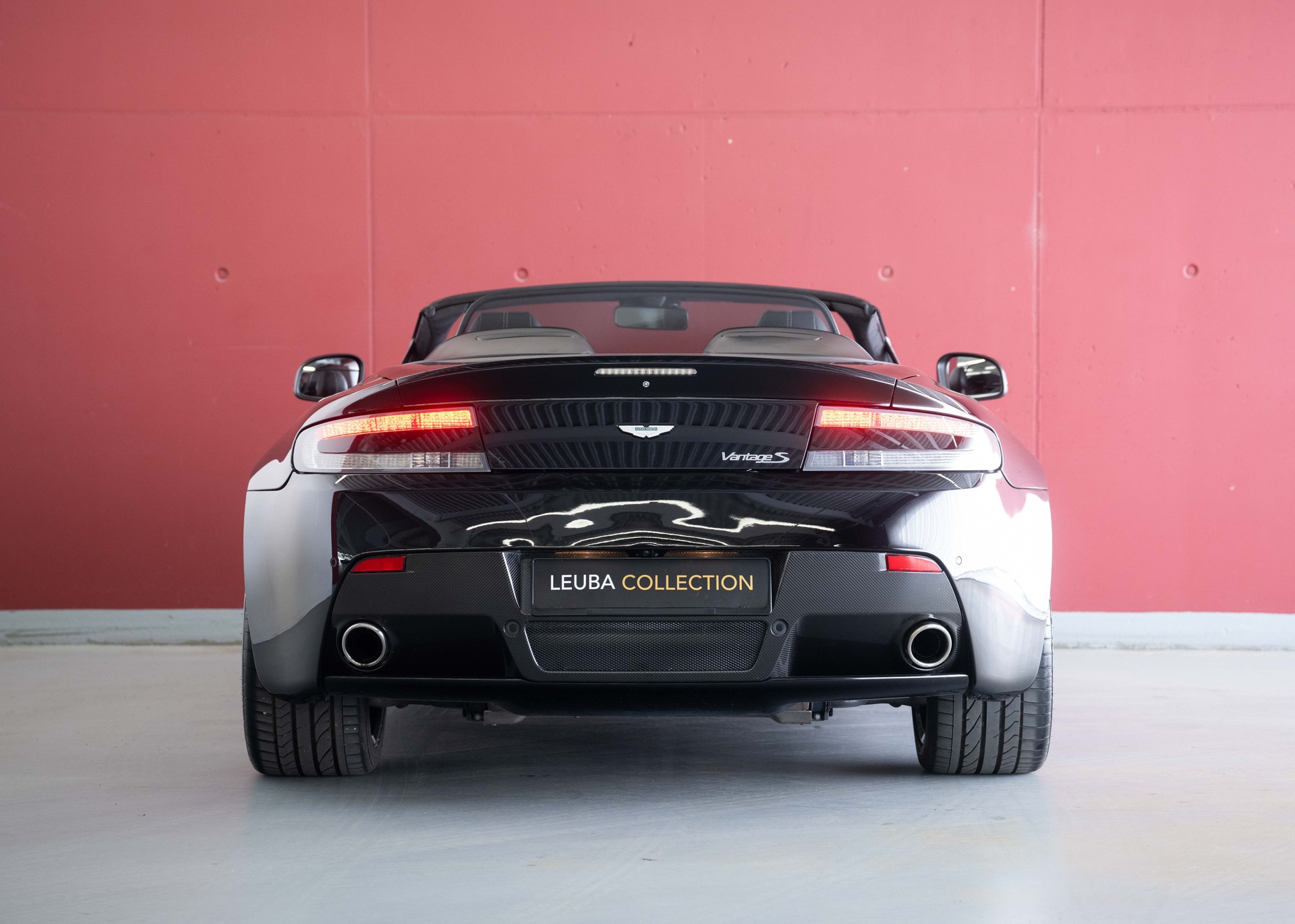 ASTON MARTIN V8 Vantage 4.7 S Roadster SP10 (Limited Edition 1/384, Swiss car, beautiful condition, full Aston history) - RERSERVED !-showroom-element-3
