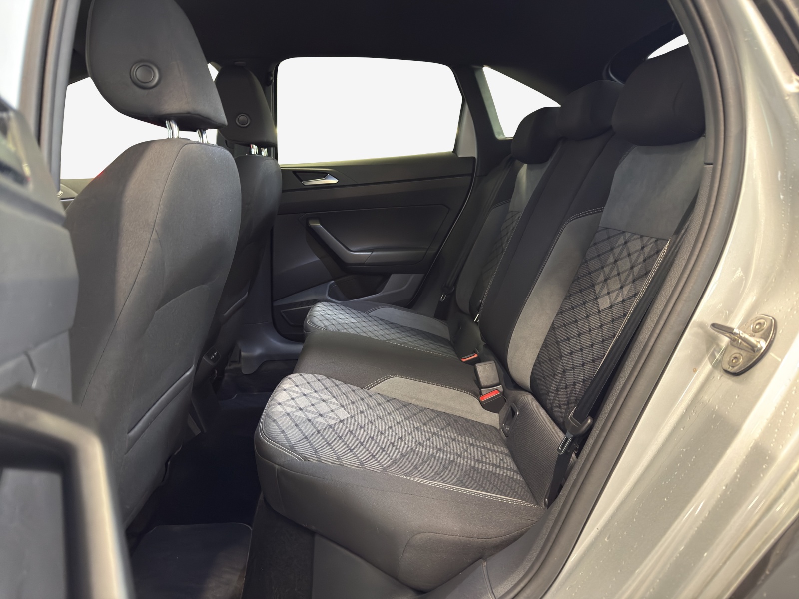 VW Taigo 1.0 TSI R-Line DSG-image-11