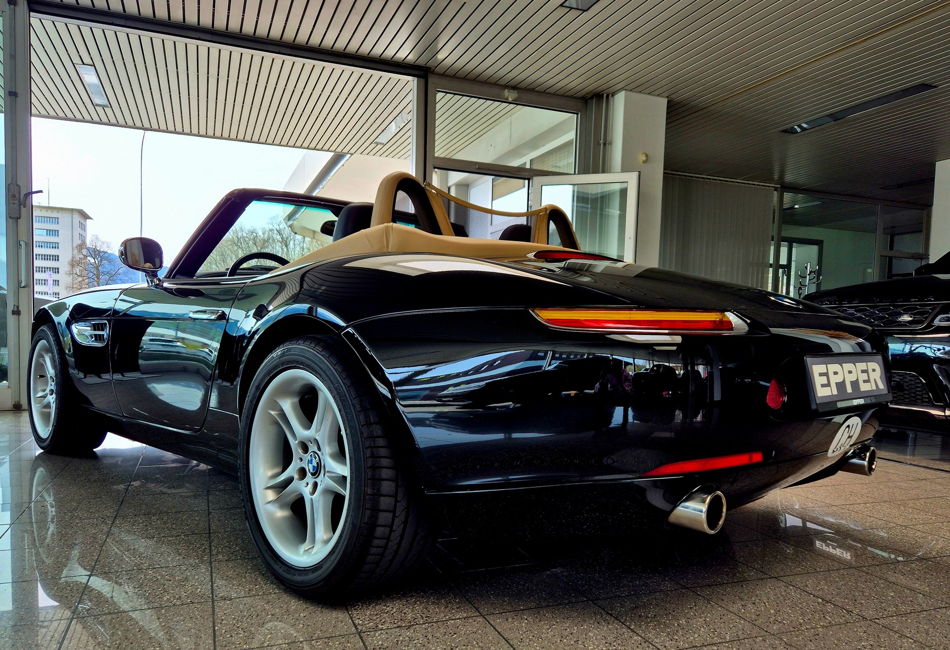 BMW Z8 Roadster-image-8