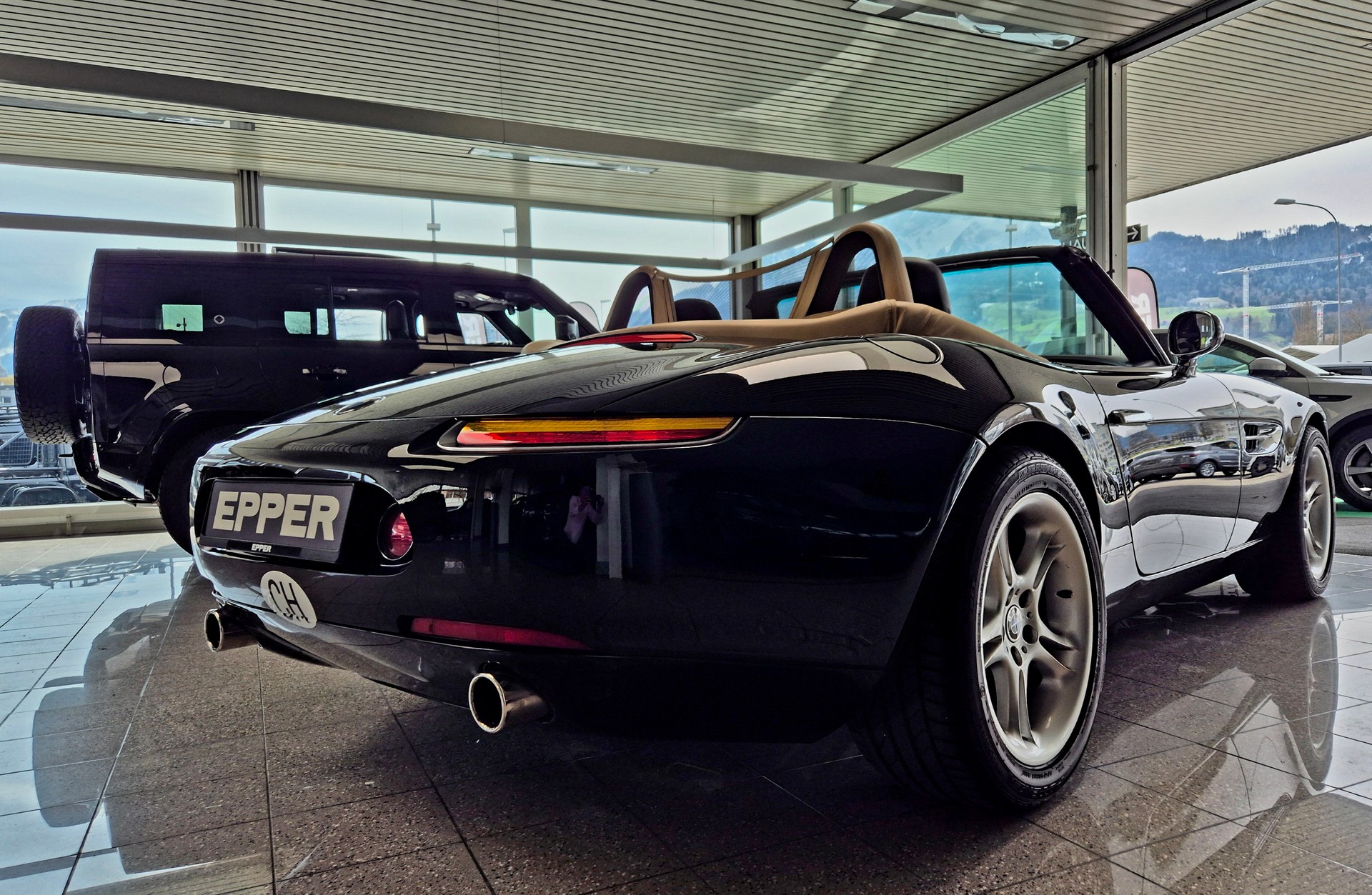 BMW Z8 Roadster-image-9